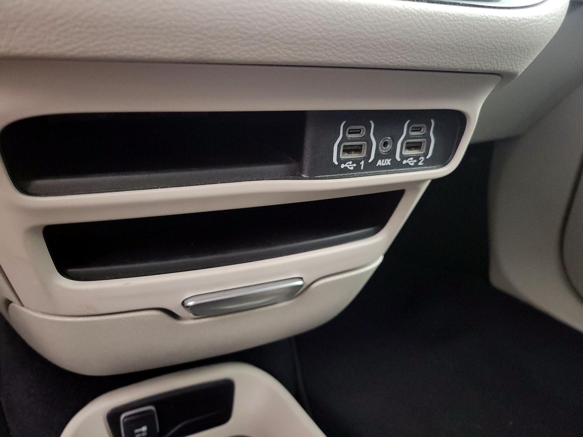 Thumbnail: 2024 Chrysler Pacifica - 18