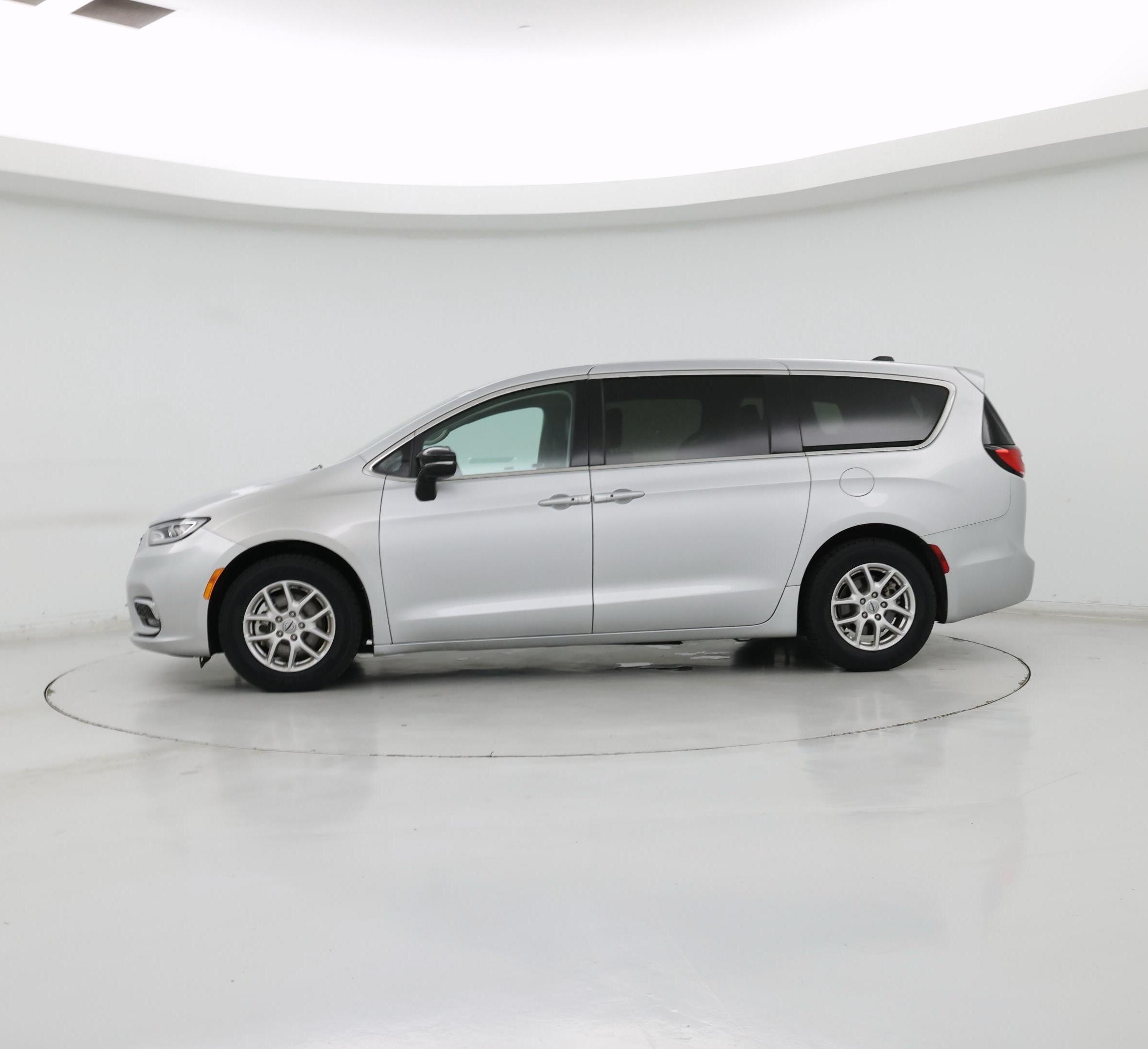 Thumbnail: 2024 Chrysler Pacifica - 3