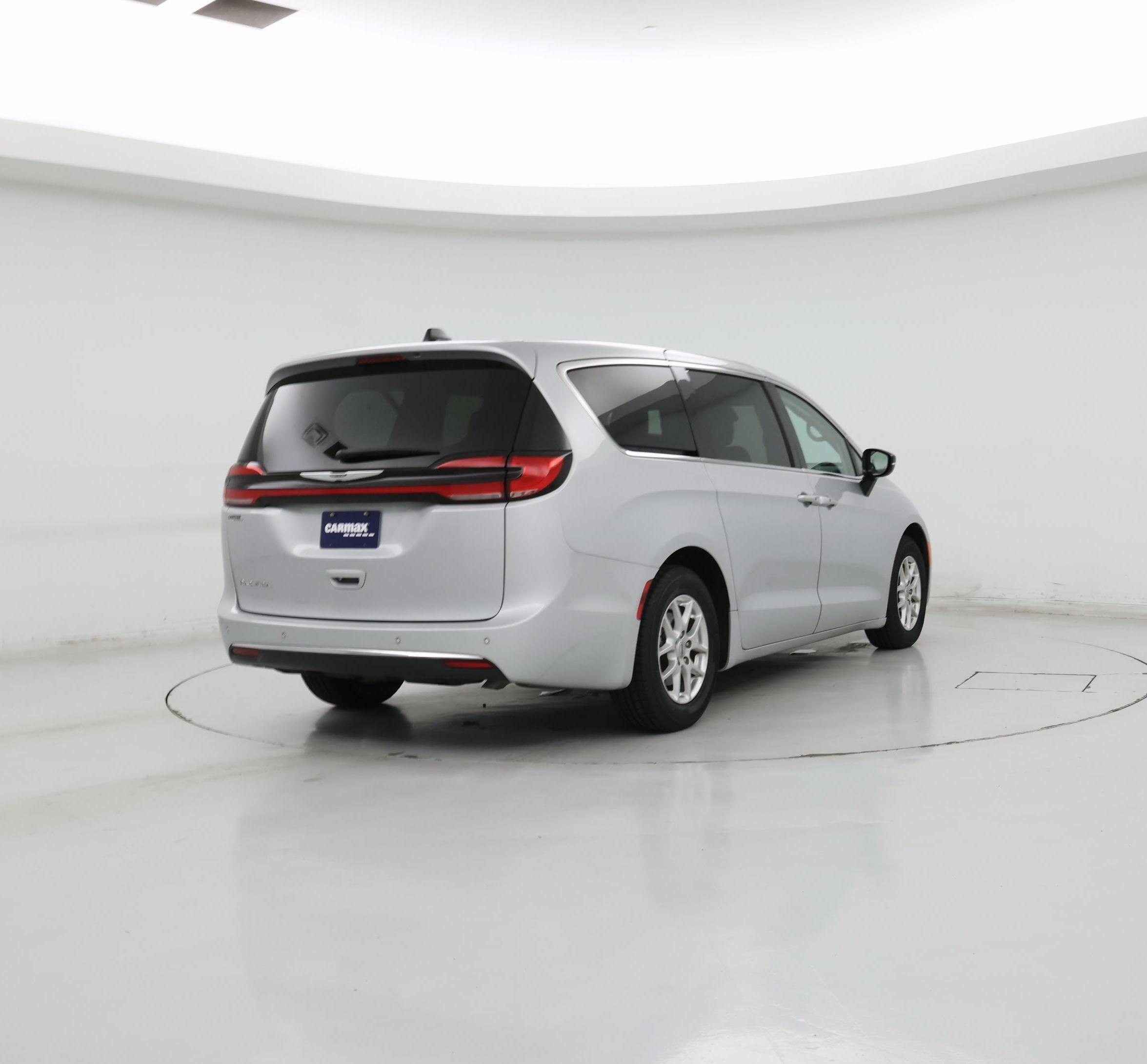 Thumbnail: 2024 Chrysler Pacifica - 8