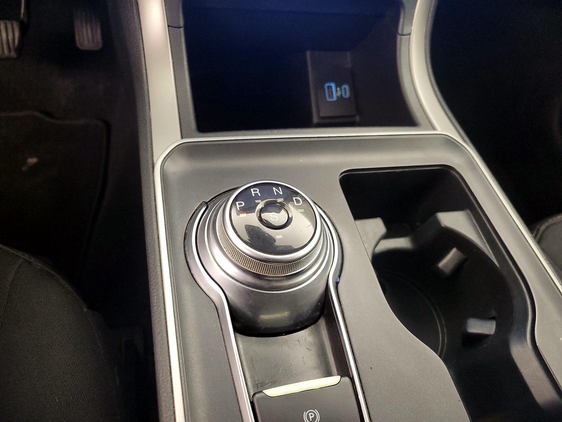 Thumbnail: 2021 Ford Edge - 17