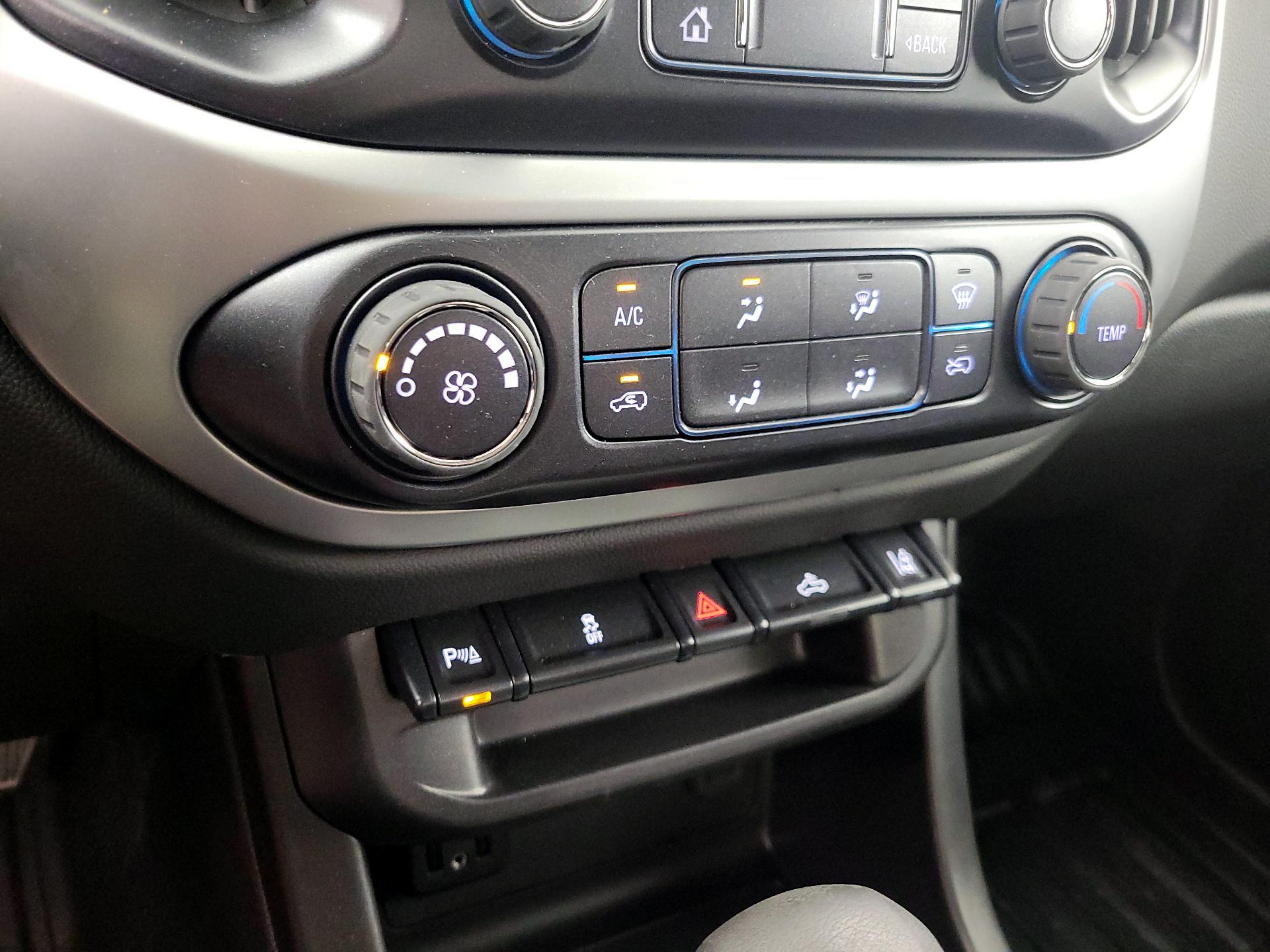 Thumbnail: 2022 Chevrolet Colorado - 16