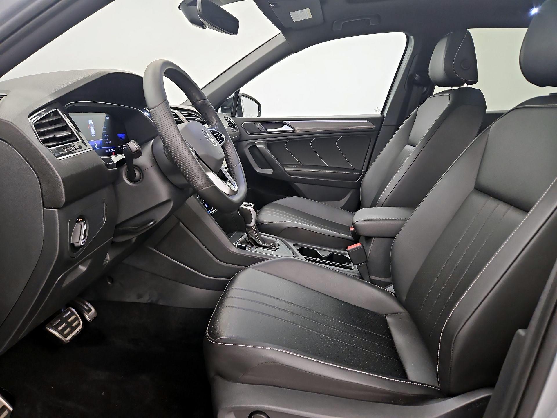 Thumbnail: 2023 Volkswagen Tiguan - 11