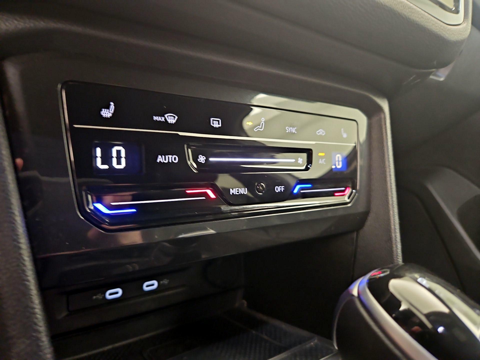 Thumbnail: 2023 Volkswagen Tiguan - 16