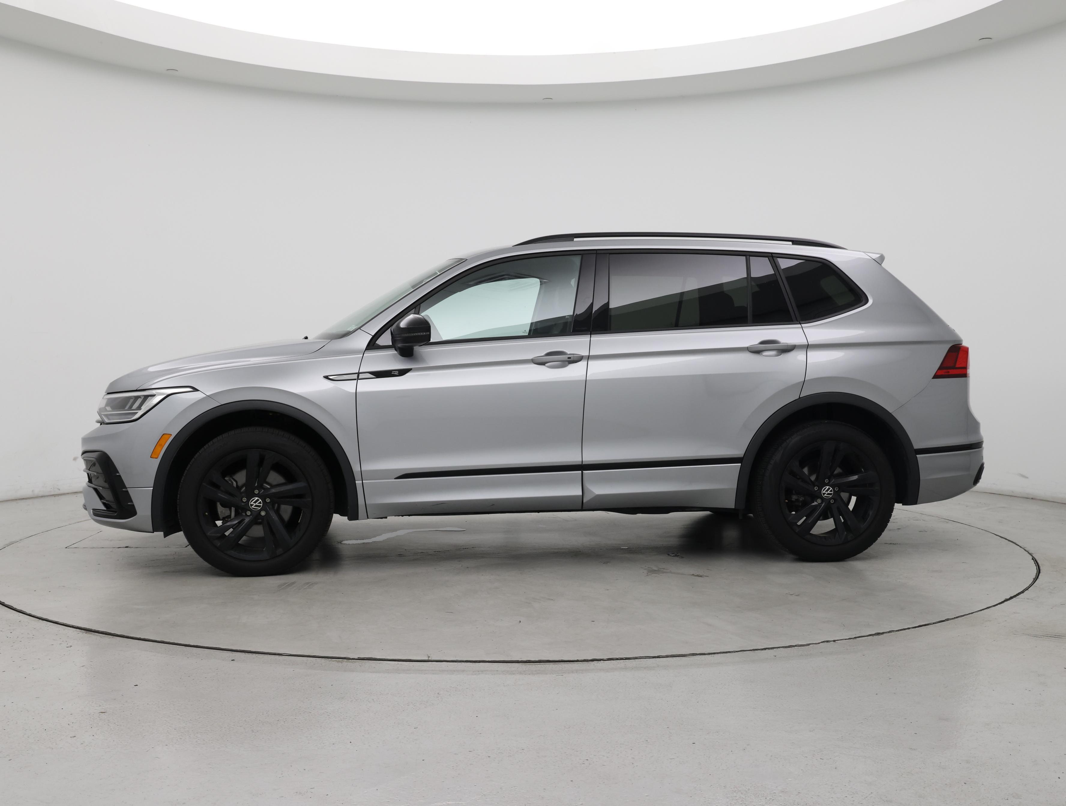 Thumbnail: 2023 Volkswagen Tiguan - 3