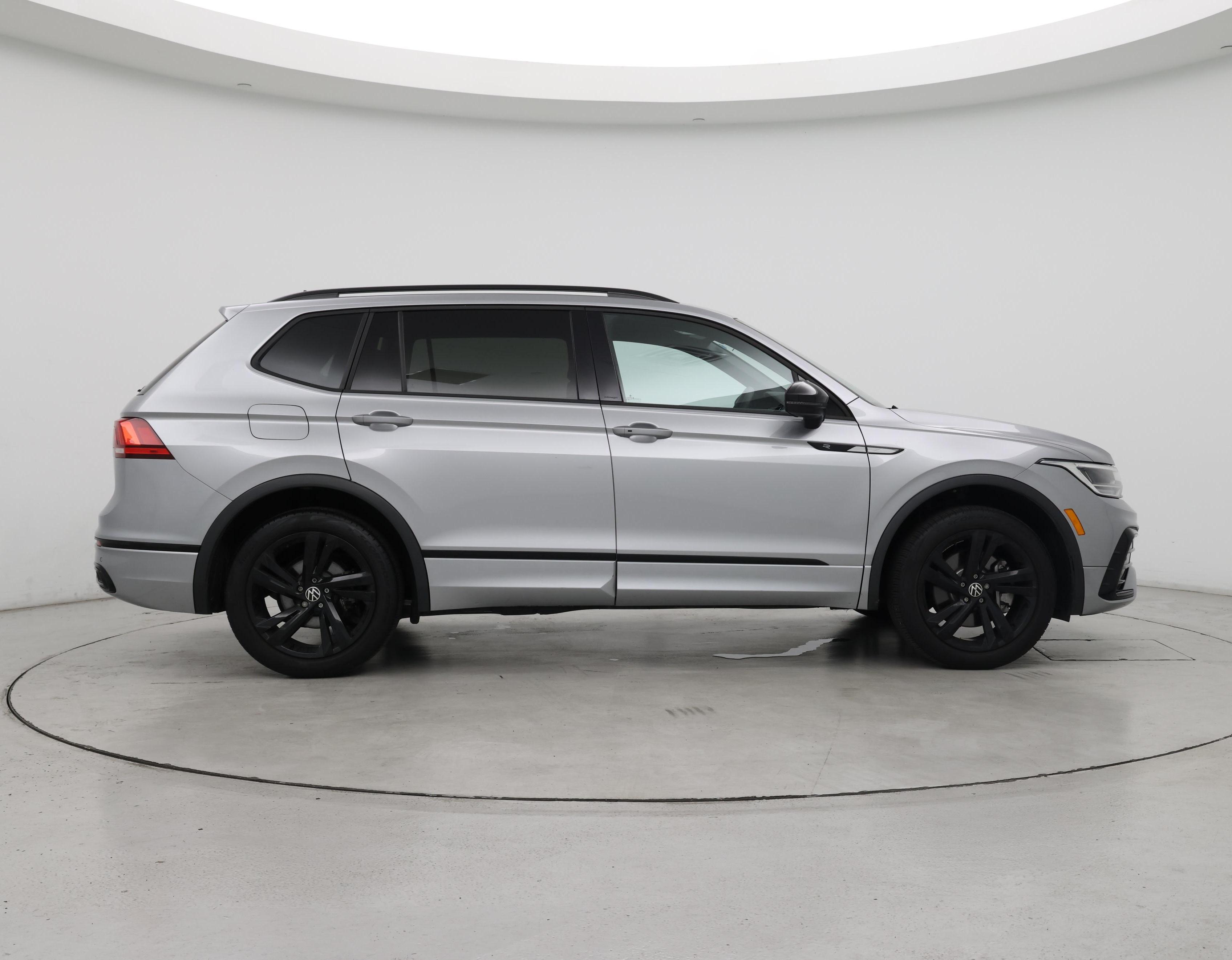 Thumbnail: 2023 Volkswagen Tiguan - 7