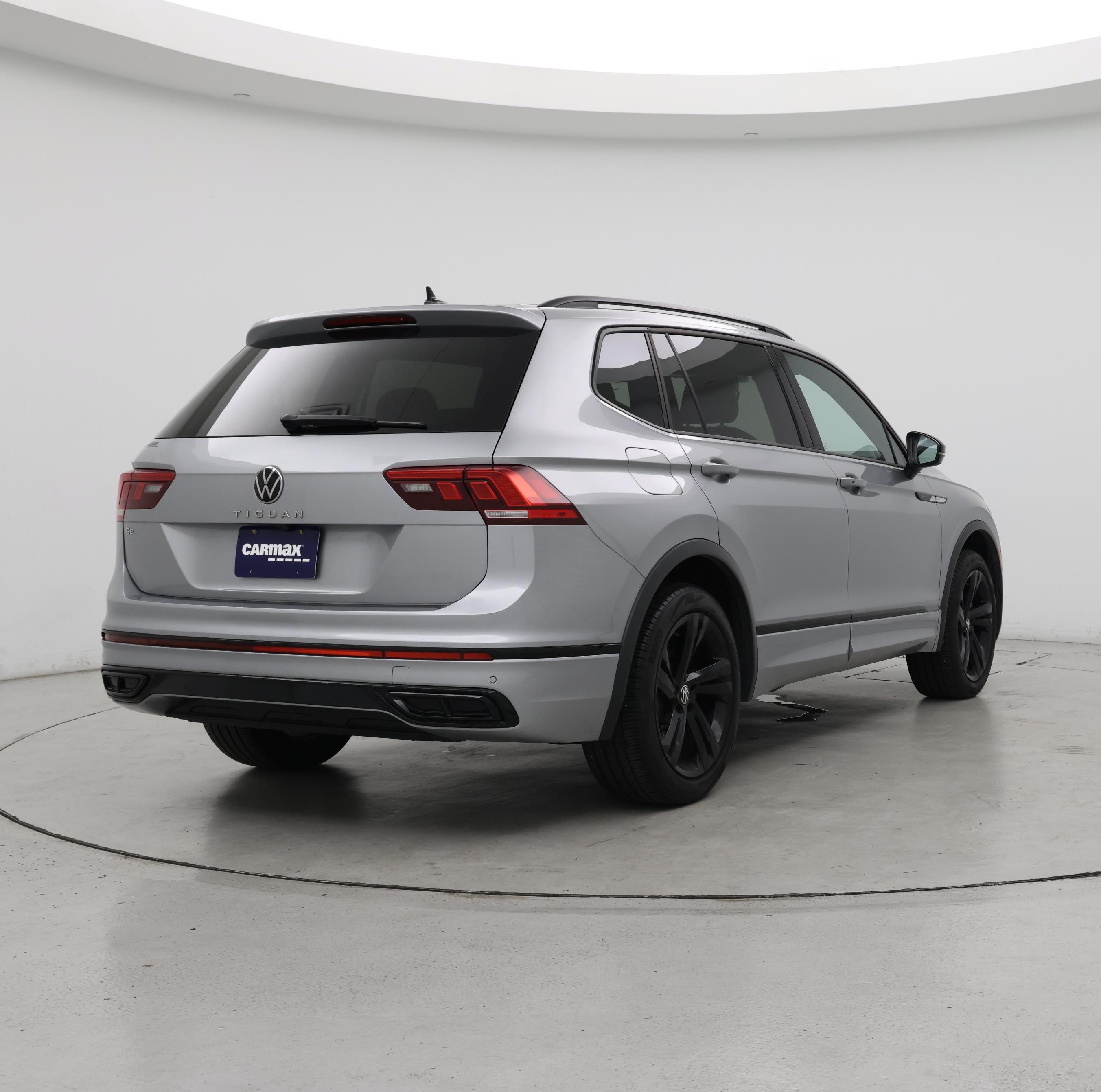 Thumbnail: 2023 Volkswagen Tiguan - 8