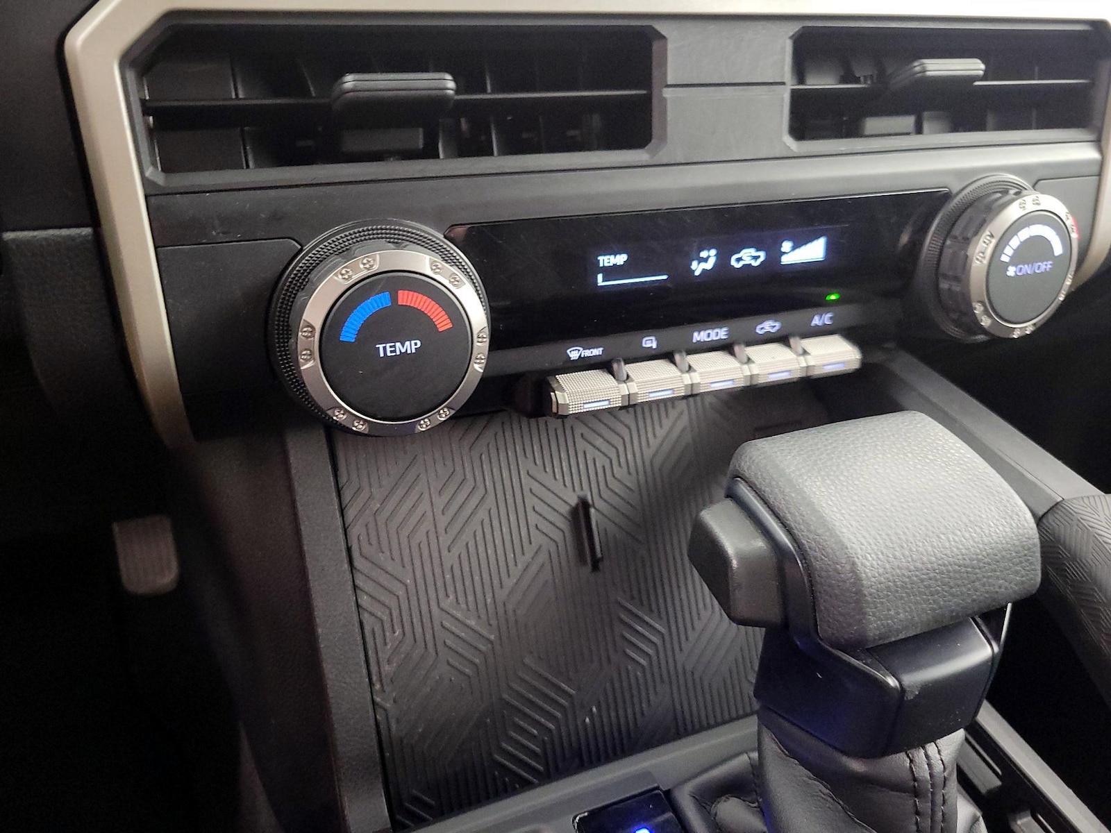 2025 Toyota Tacoma SR - Photo 18