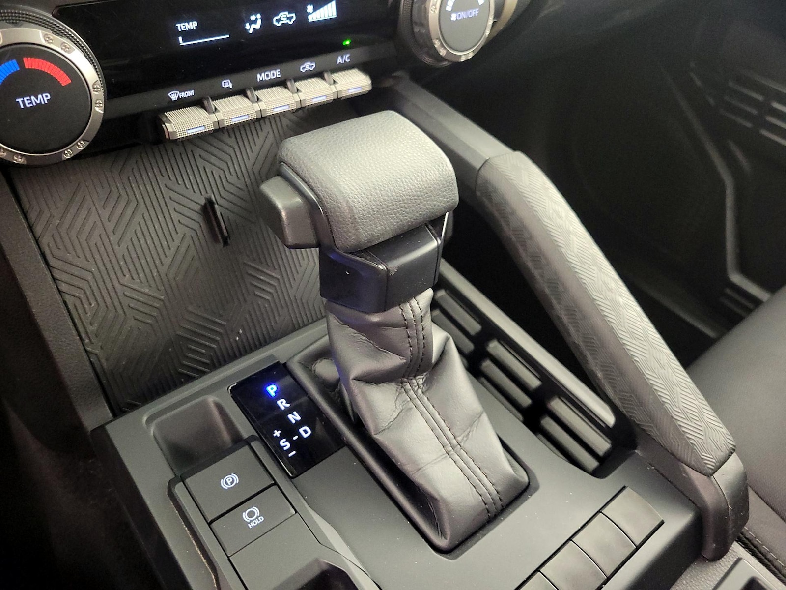 2025 Toyota Tacoma SR - Photo 19