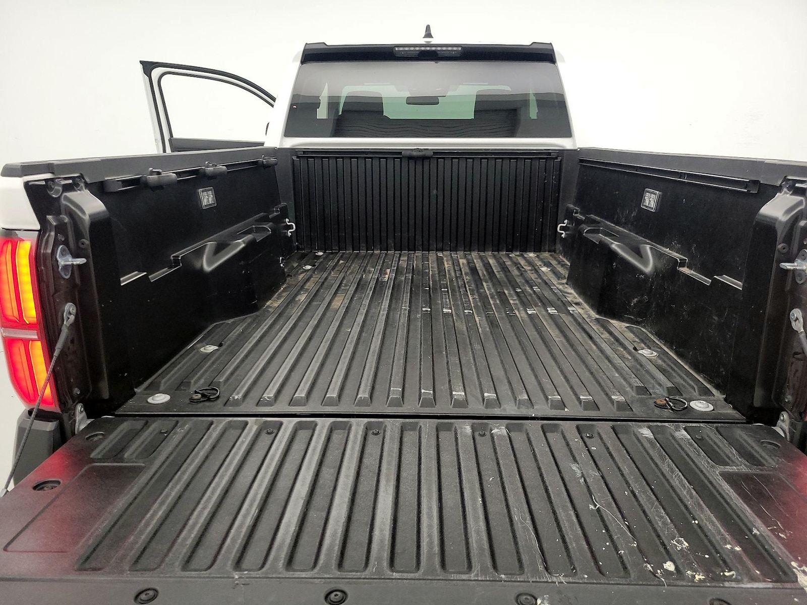 2025 Toyota Tacoma SR - Photo 22