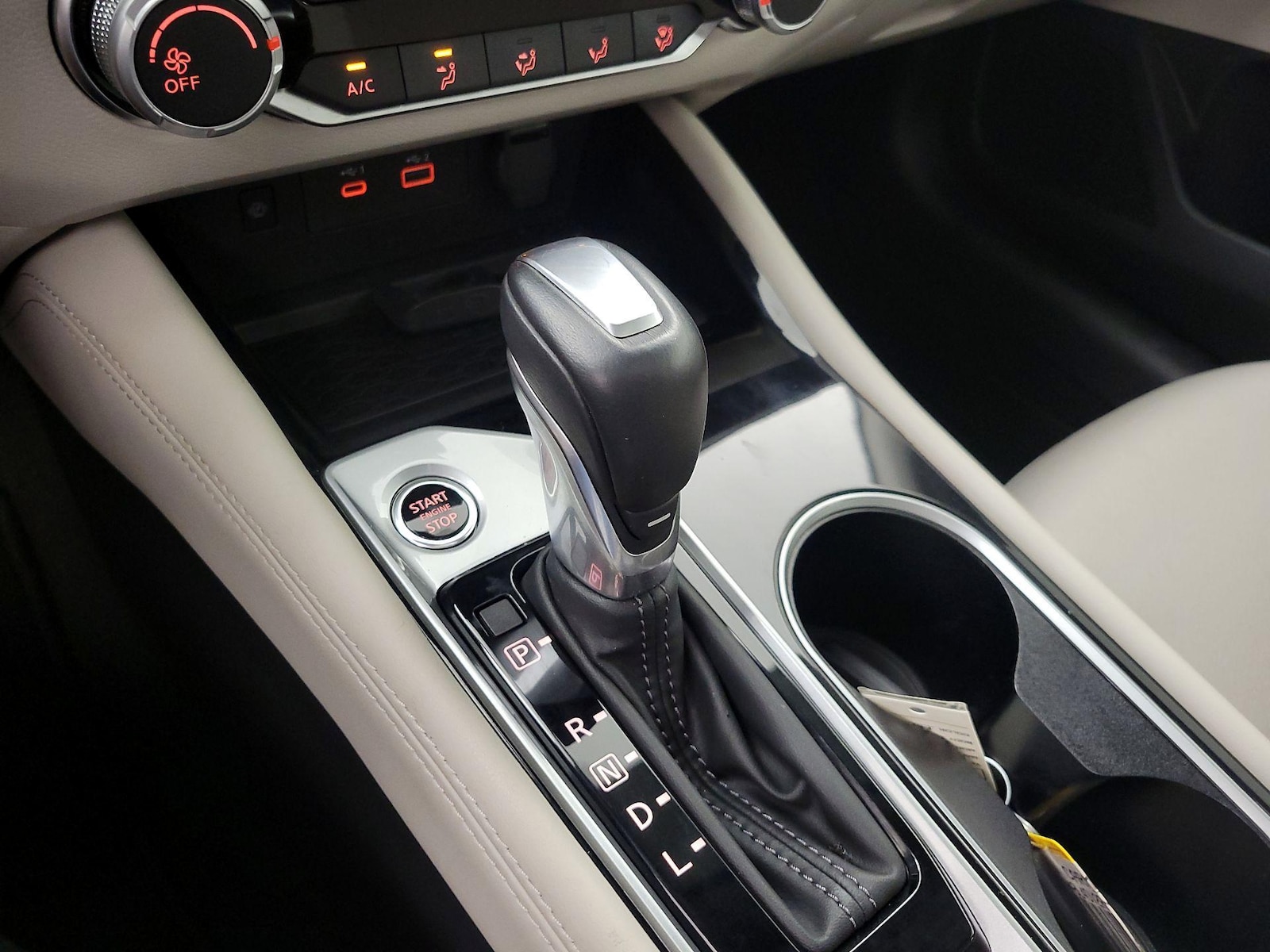 2024 Nissan Altima SV - Photo 19