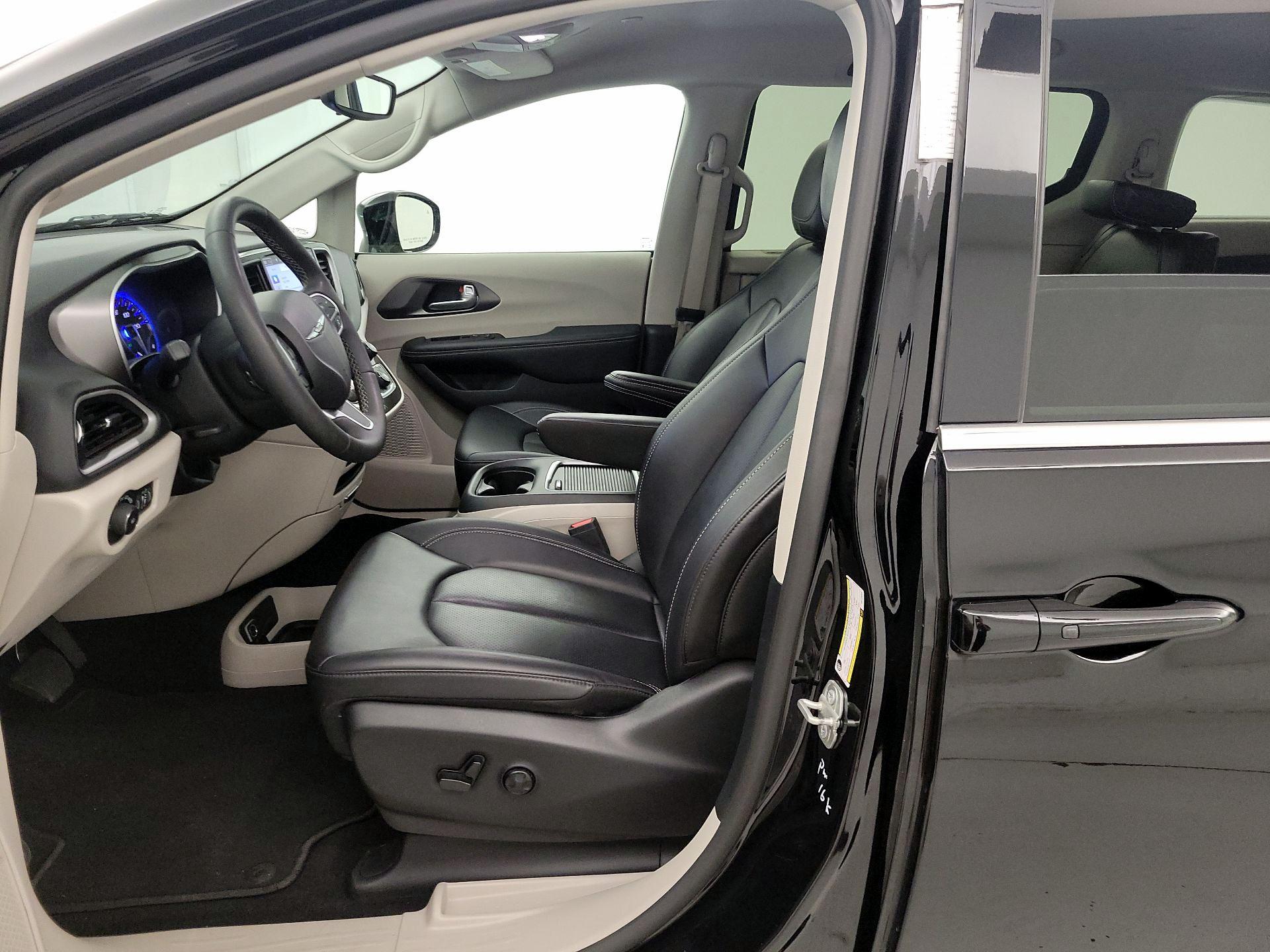 Thumbnail: 2024 Chrysler Pacifica - 11