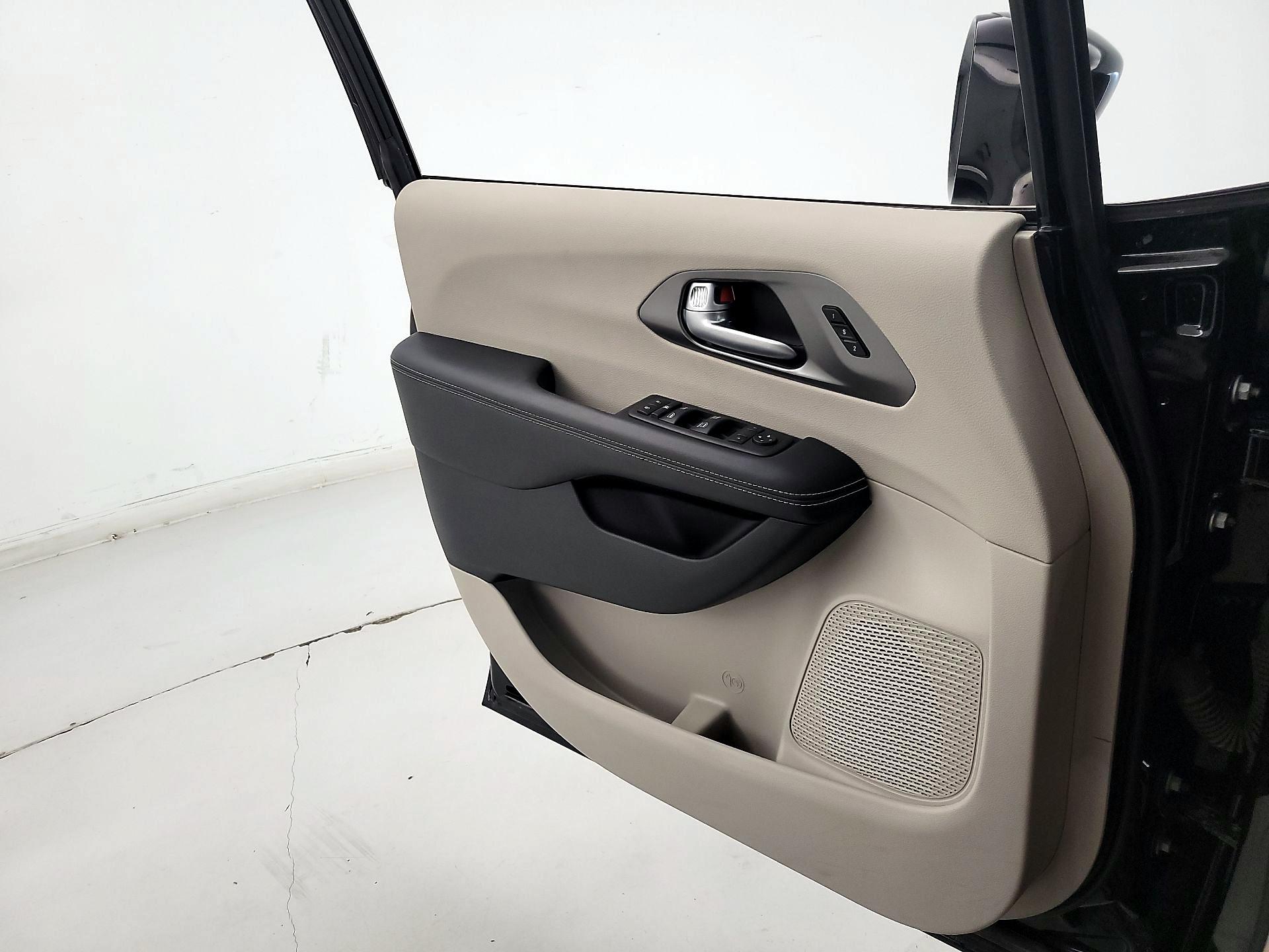 Thumbnail: 2024 Chrysler Pacifica - 12