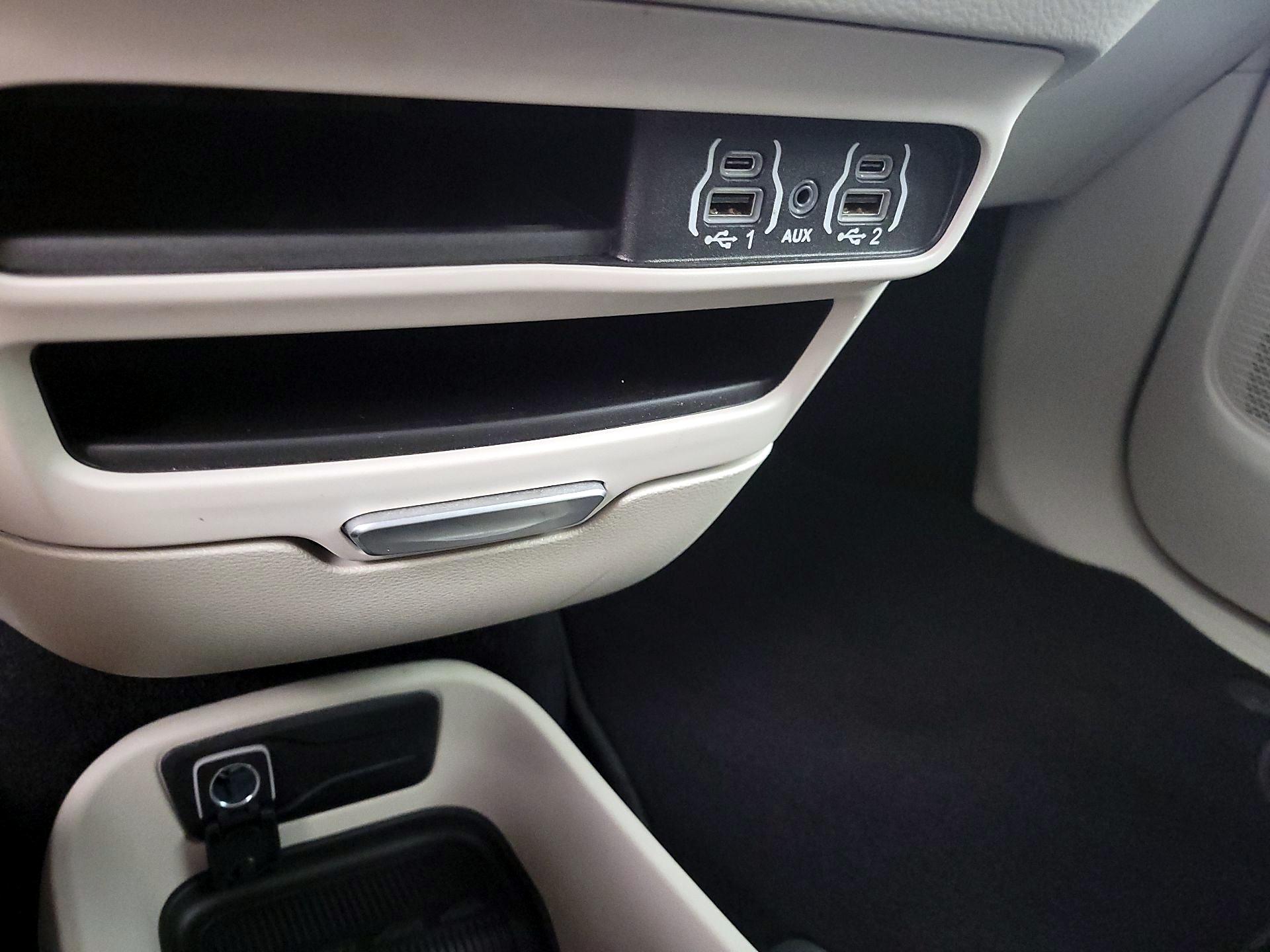 Thumbnail: 2024 Chrysler Pacifica - 18