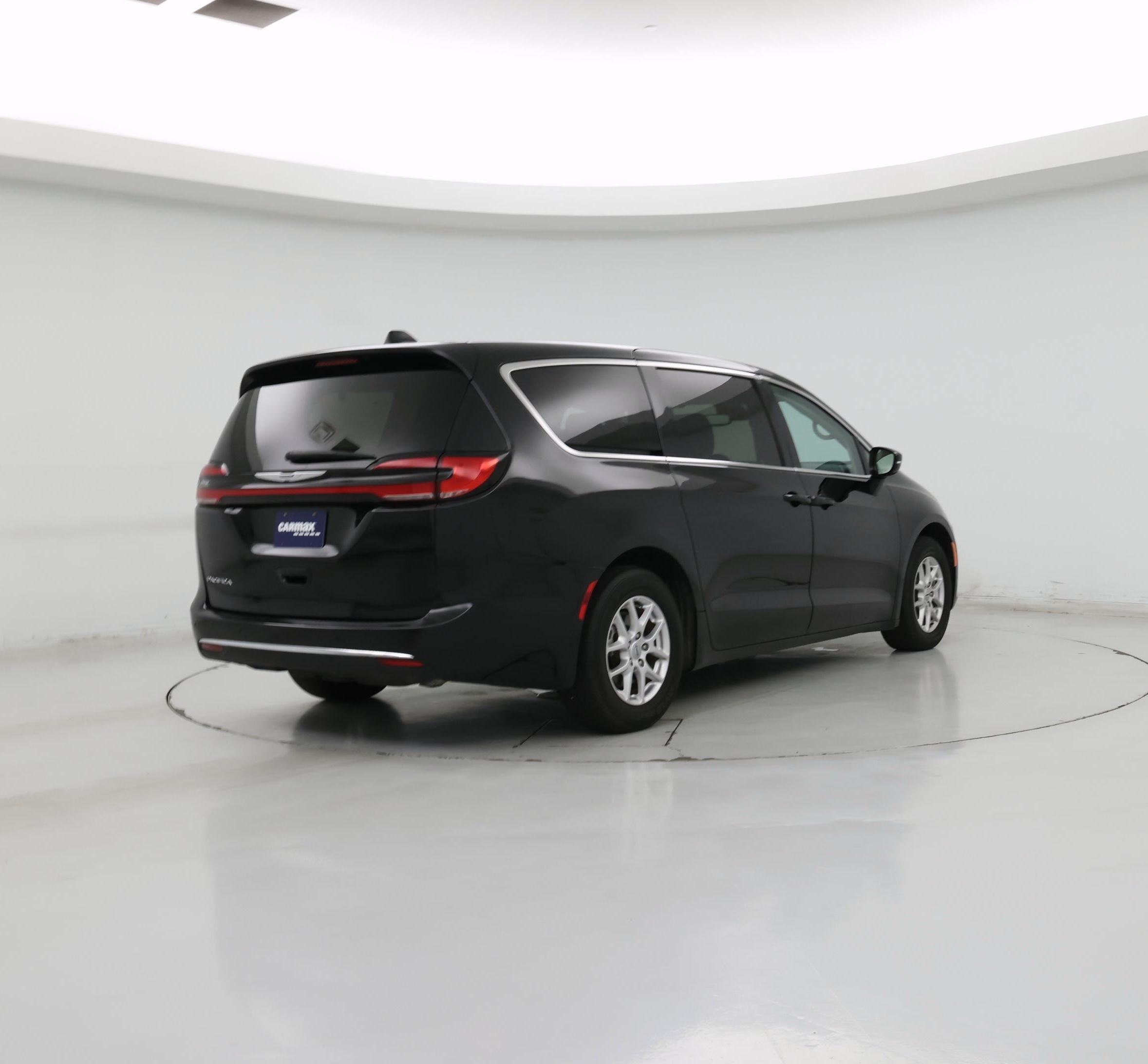 Thumbnail: 2024 Chrysler Pacifica - 8