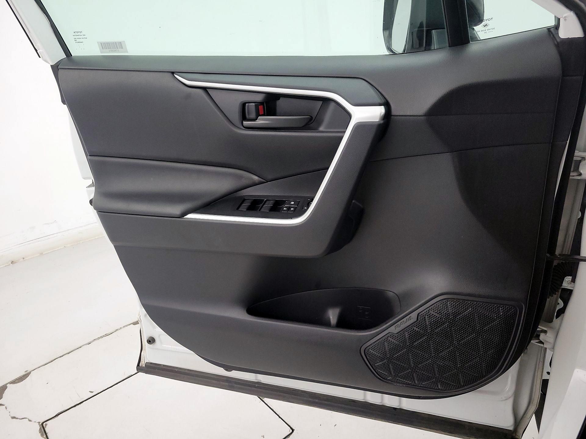 Thumbnail: 2025 Toyota RAV4 - 12