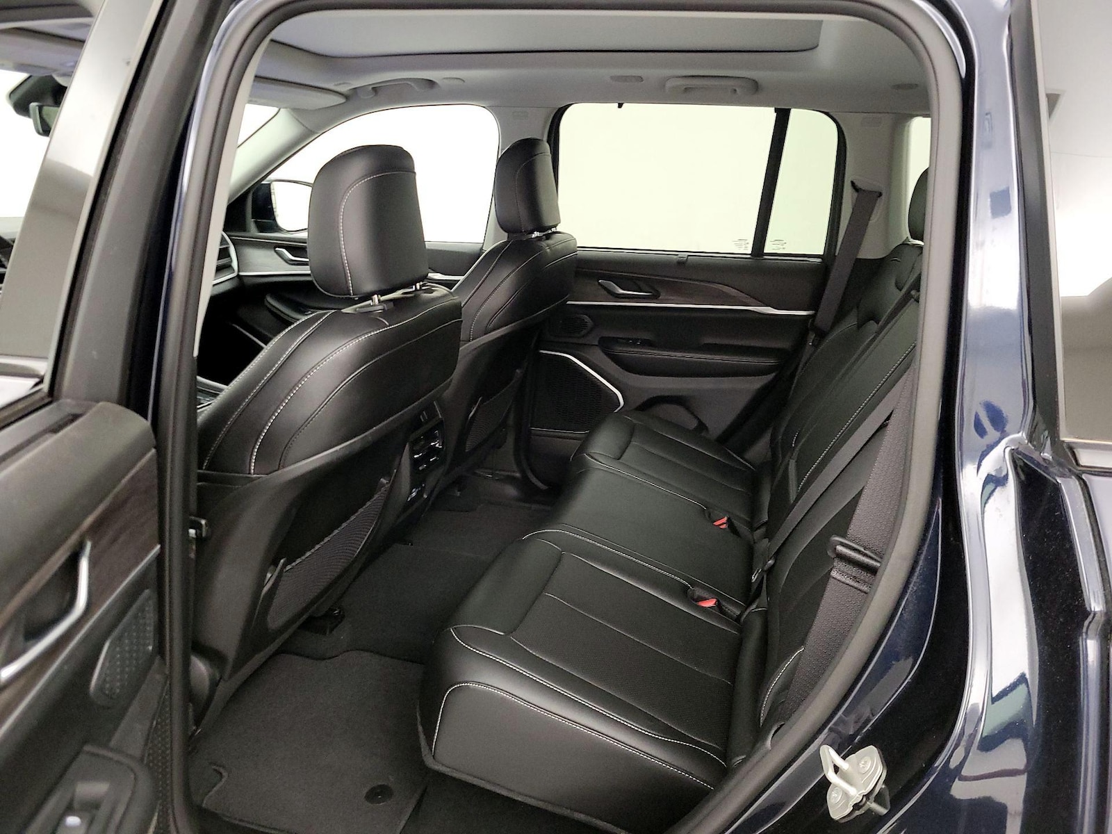 2023 Jeep Grand Cherokee 30th Anniversary 4xe - Photo 22