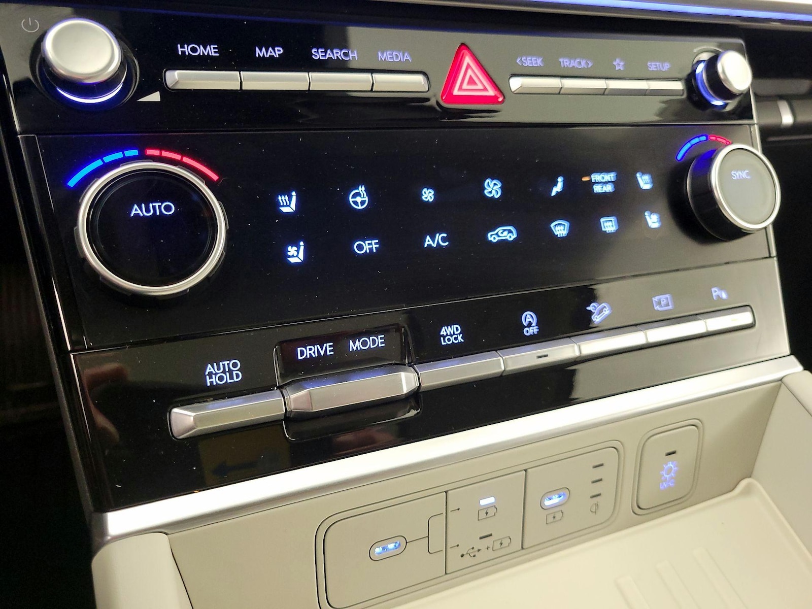 2024 Hyundai Santa Fe Limited - Photo 18