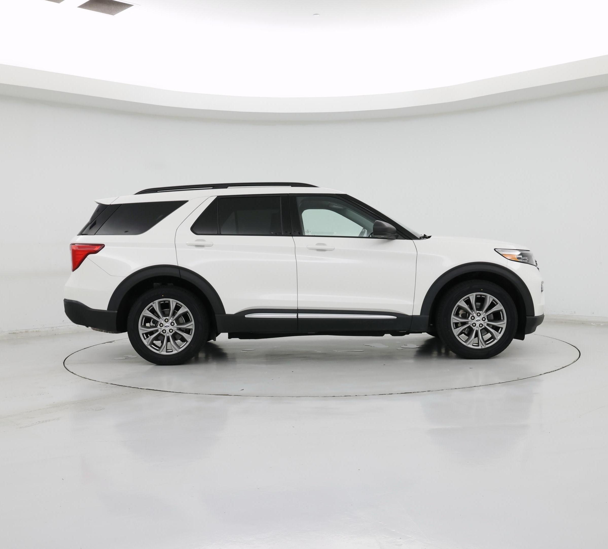 Thumbnail: 2022 Ford Explorer - 7