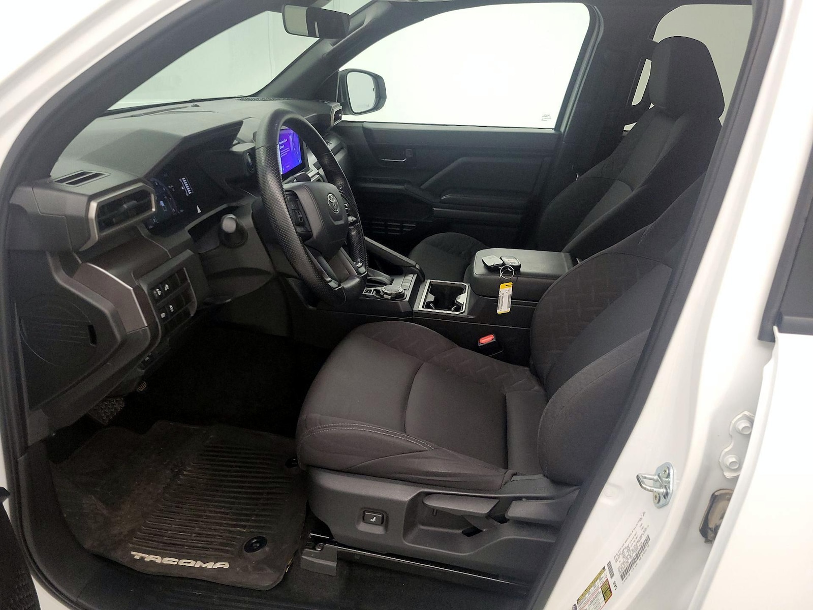 2025 Toyota Tacoma SR5 - Photo 12