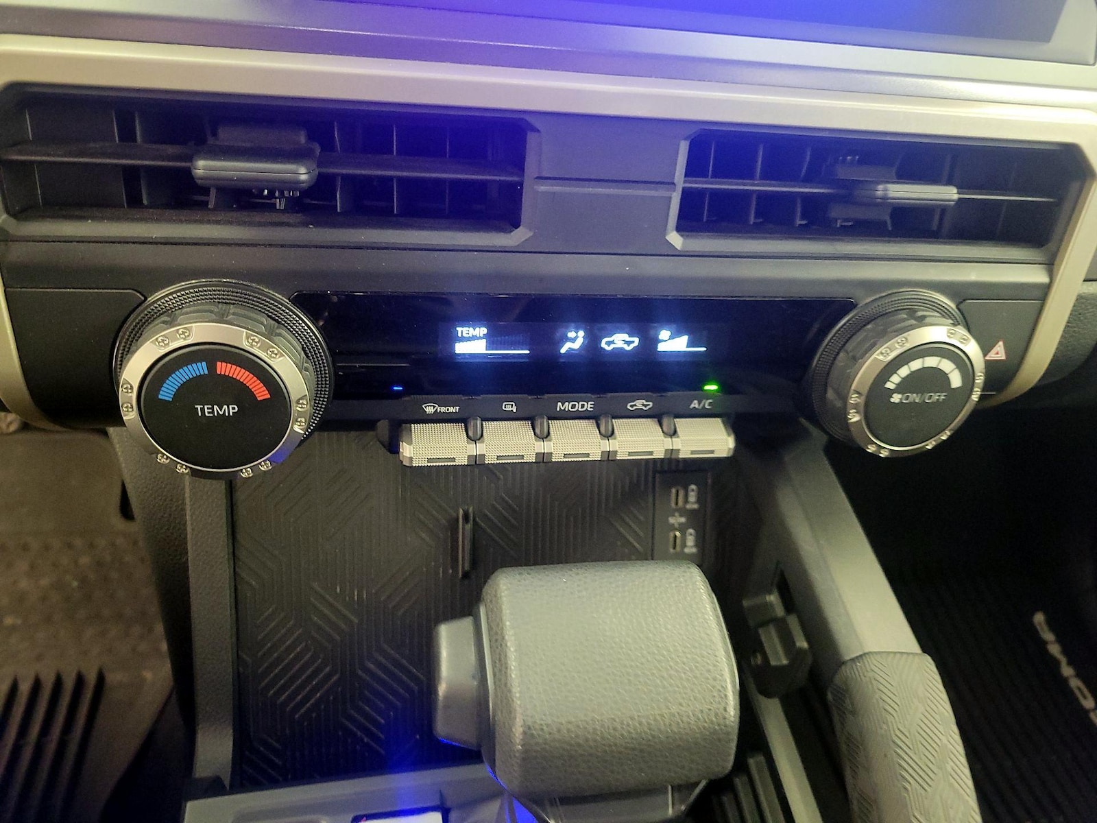2025 Toyota Tacoma SR5 - Photo 17