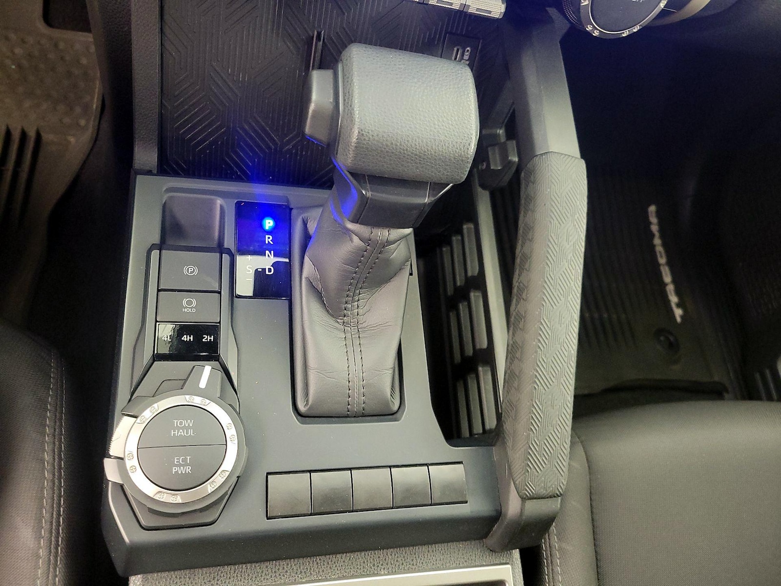 2025 Toyota Tacoma SR5 - Photo 18