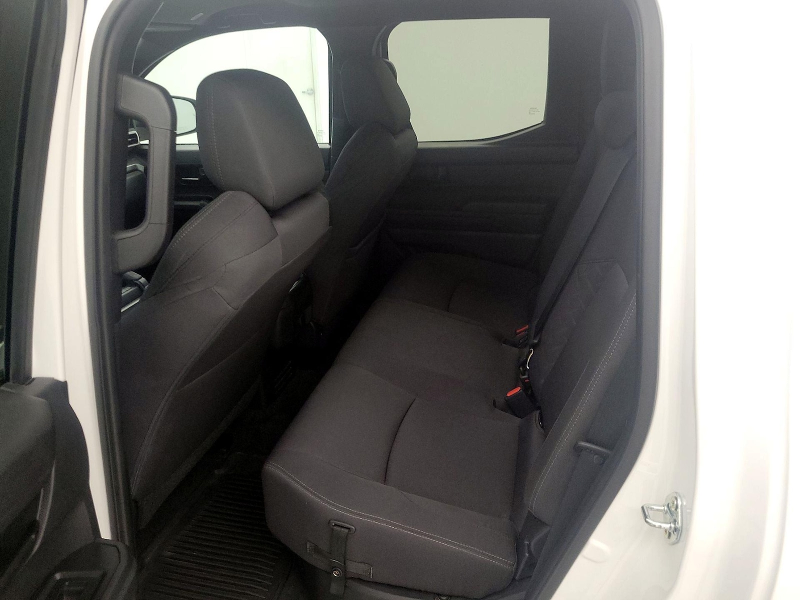 2025 Toyota Tacoma SR5 - Photo 20