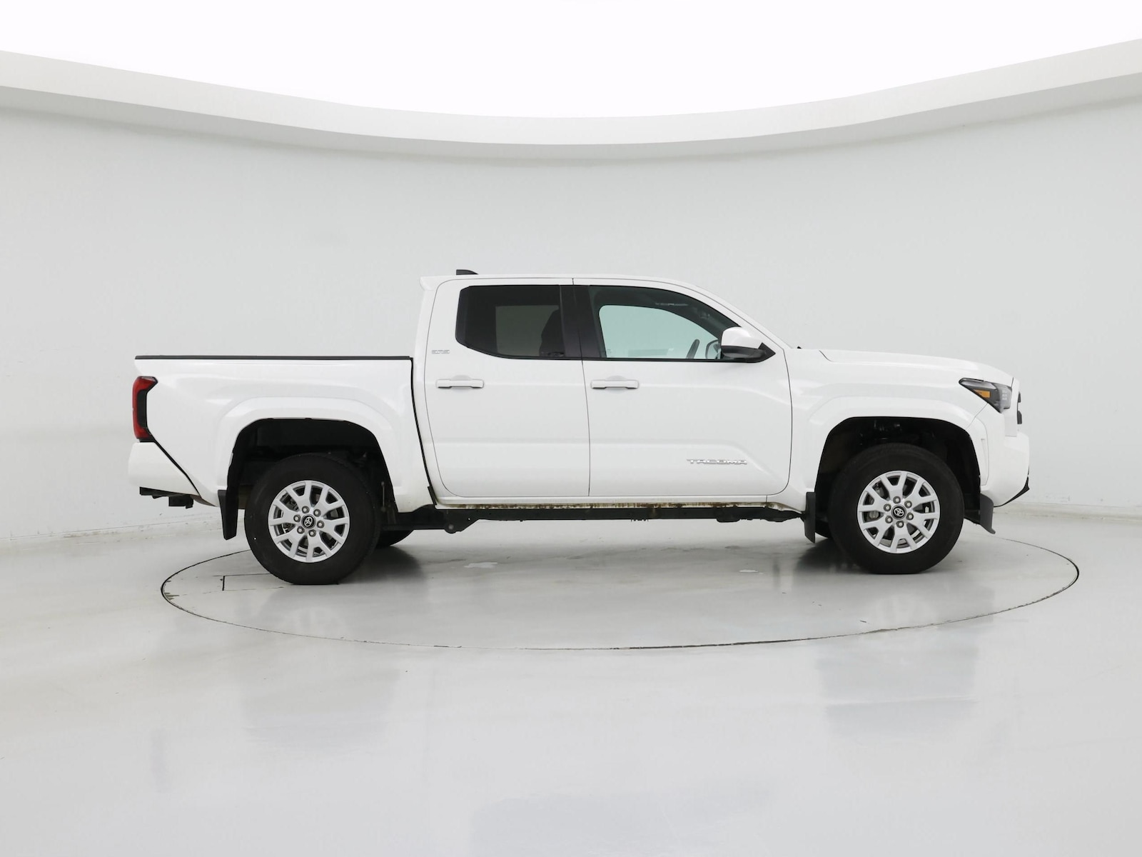 2025 Toyota Tacoma SR5 - Photo 8