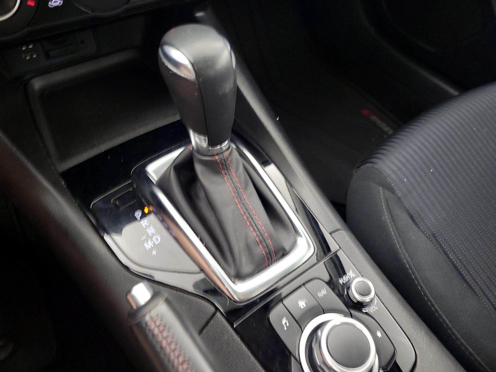 Thumbnail: 2016 Mazda Mazda3 - 18