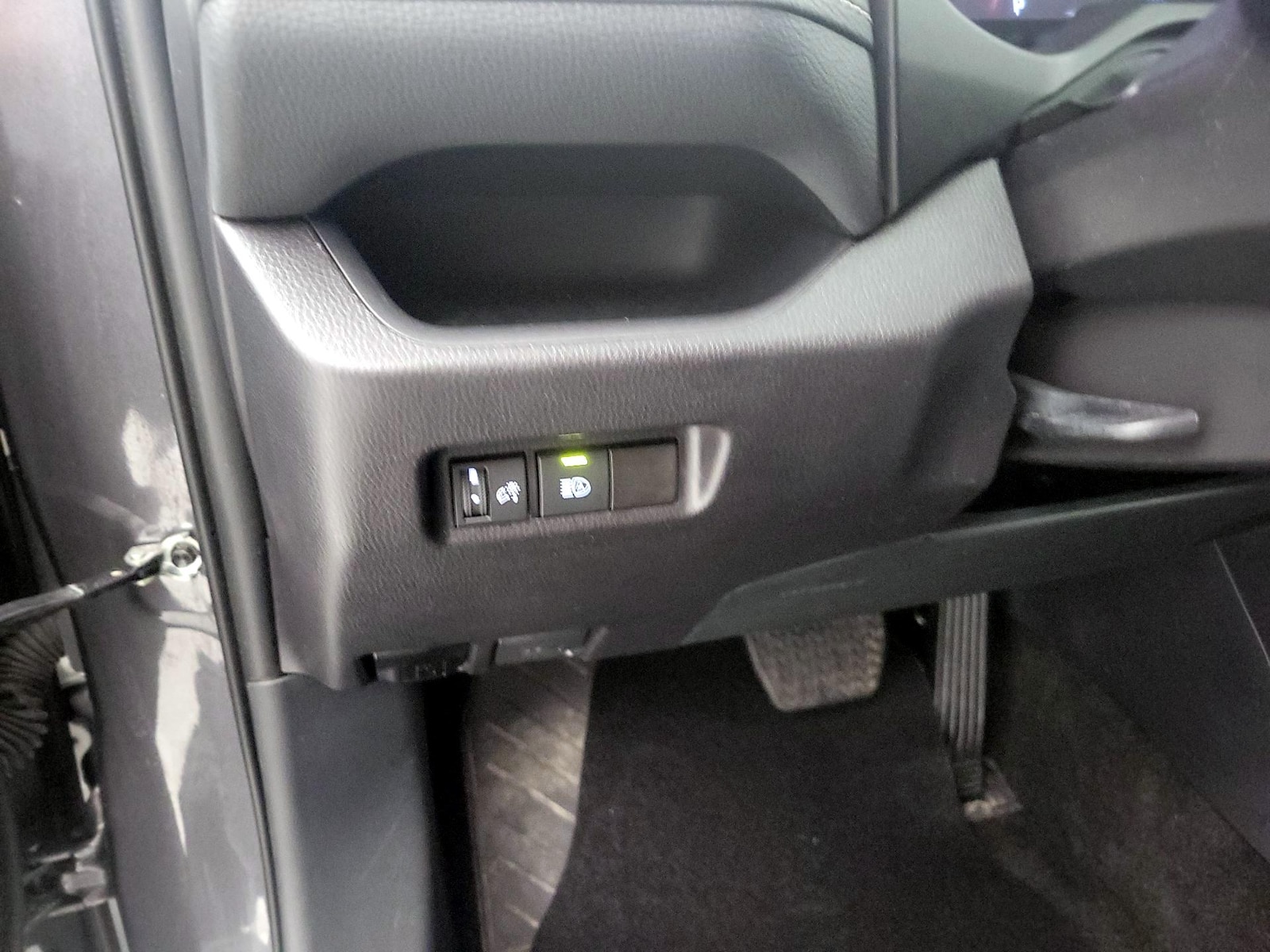 2025 Toyota RAV4 LE - Photo 14