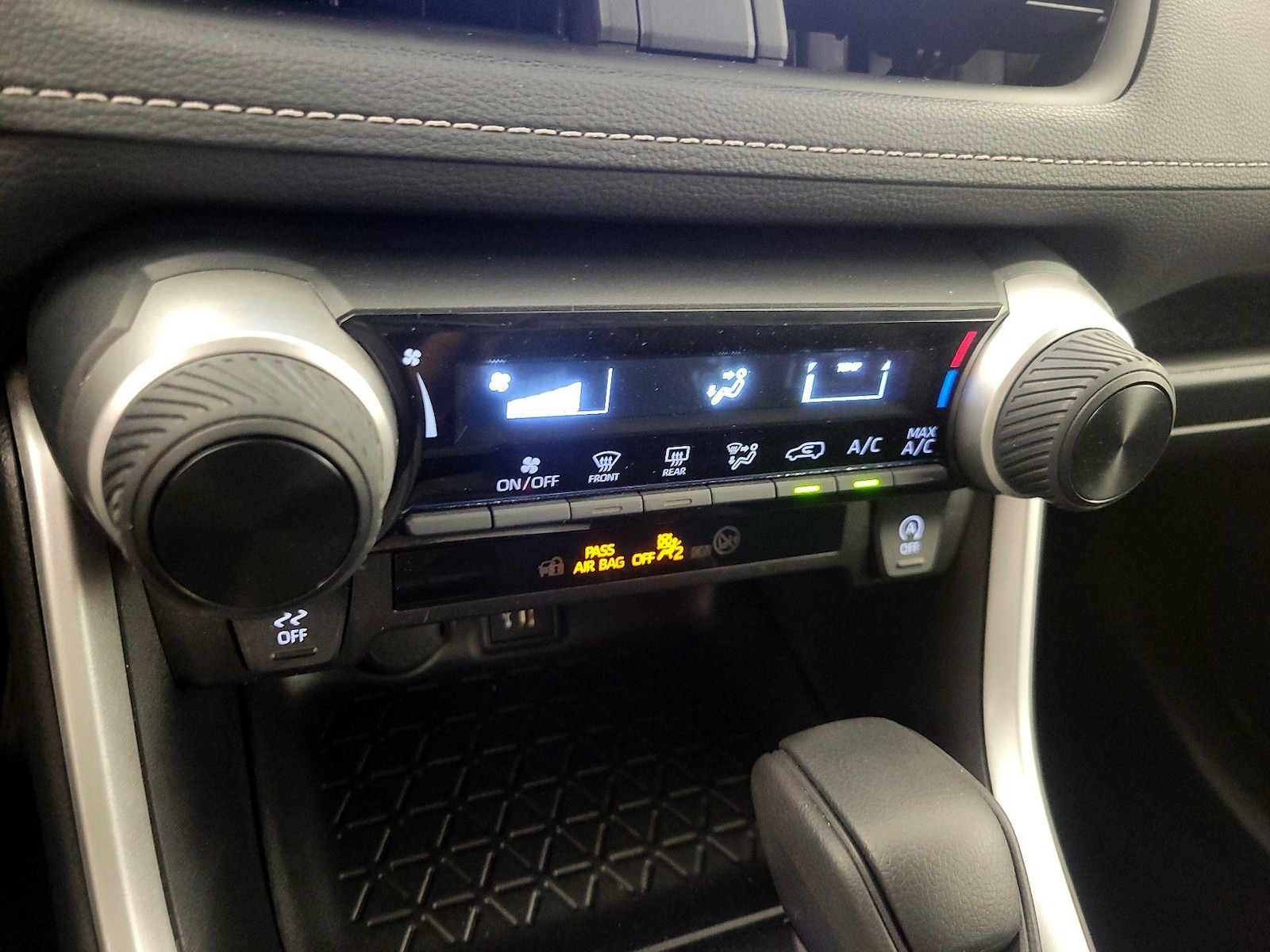 2025 Toyota RAV4 LE - Photo 17