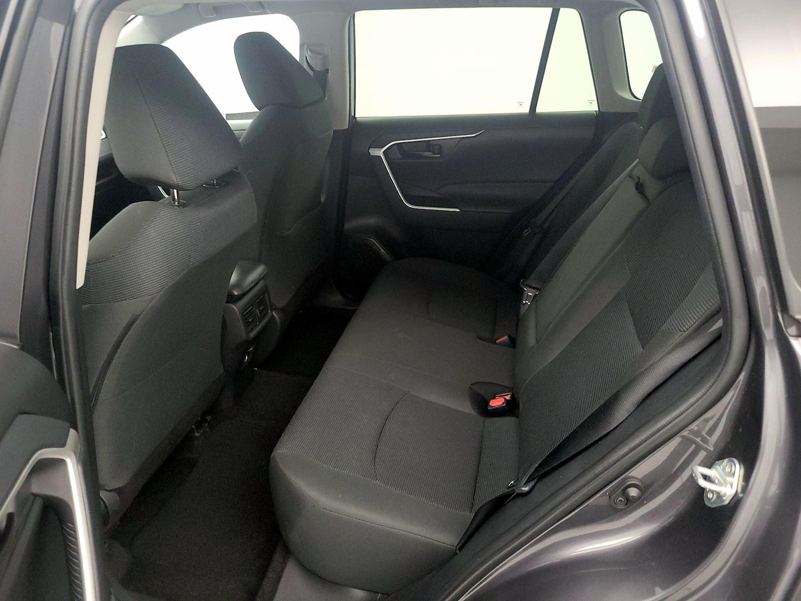 2025 Toyota RAV4 LE - Photo 20
