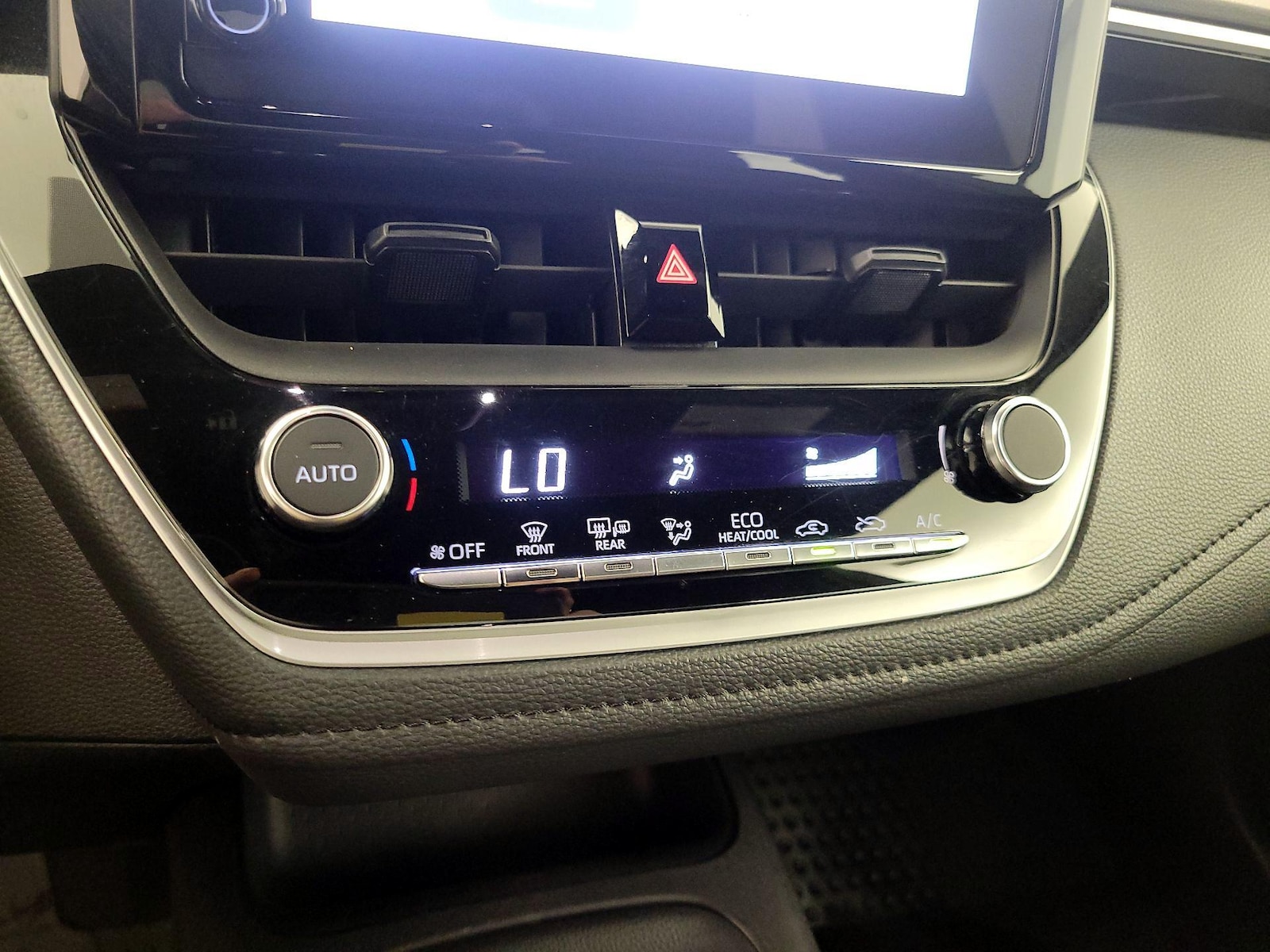2023 Toyota Corolla SE - Photo 17