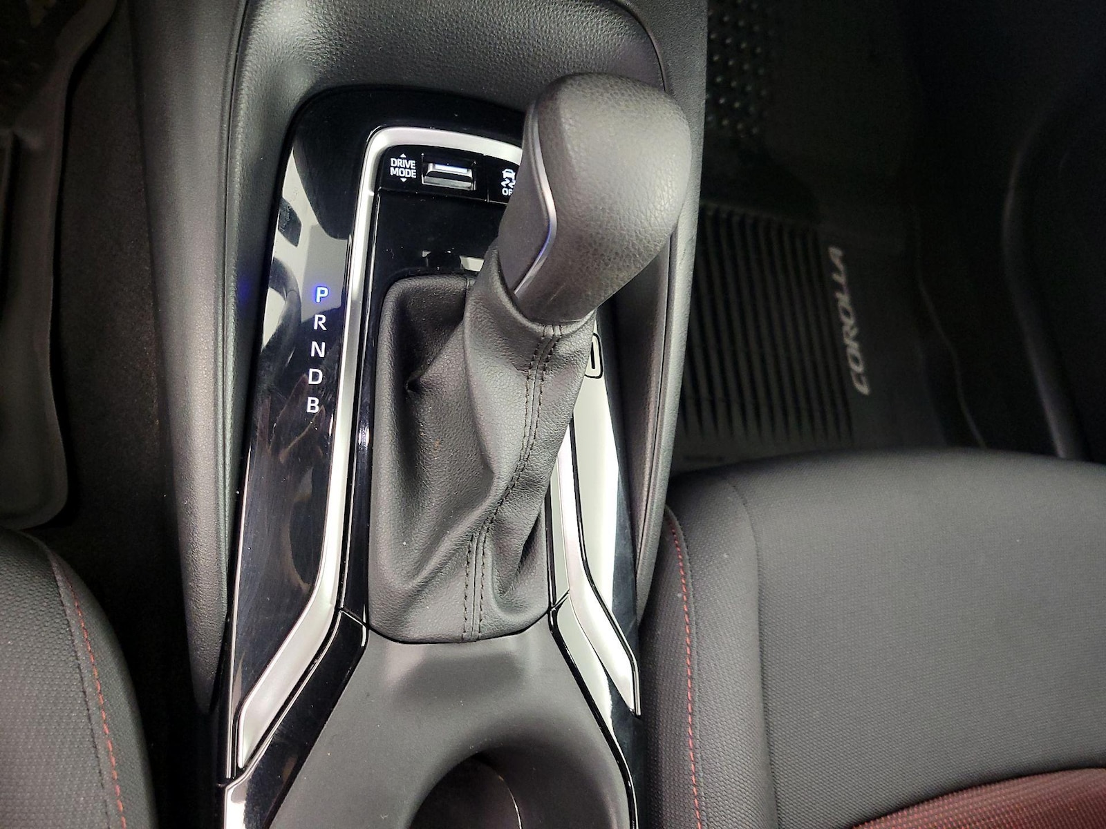 2023 Toyota Corolla SE - Photo 18