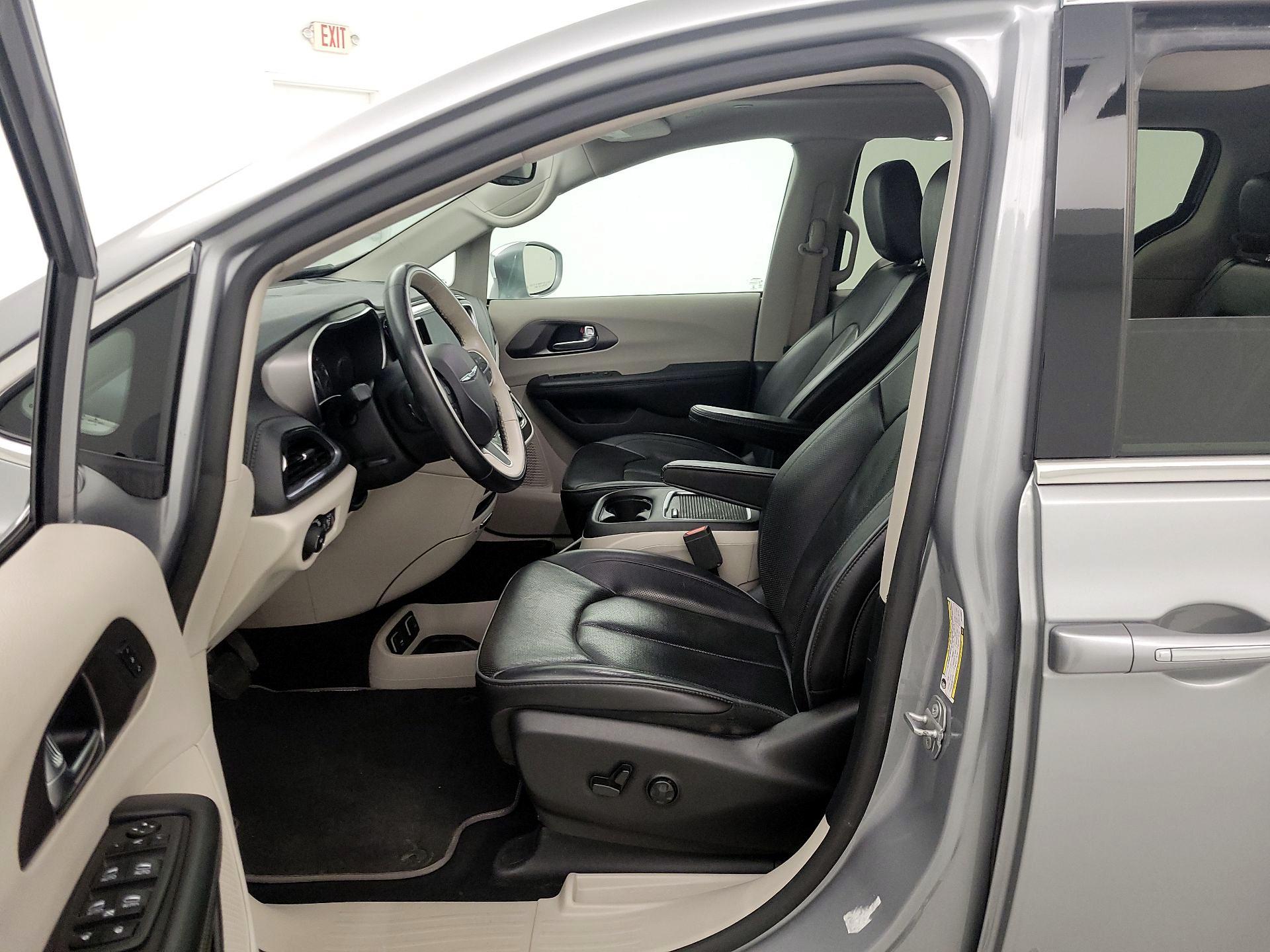 Thumbnail: 2019 Chrysler Pacifica - 11
