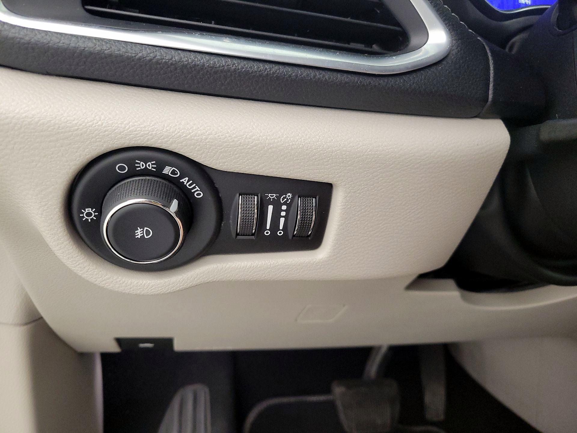 Thumbnail: 2019 Chrysler Pacifica - 13