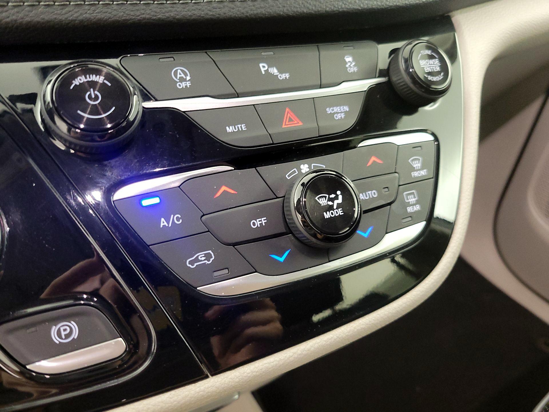 Thumbnail: 2019 Chrysler Pacifica - 17