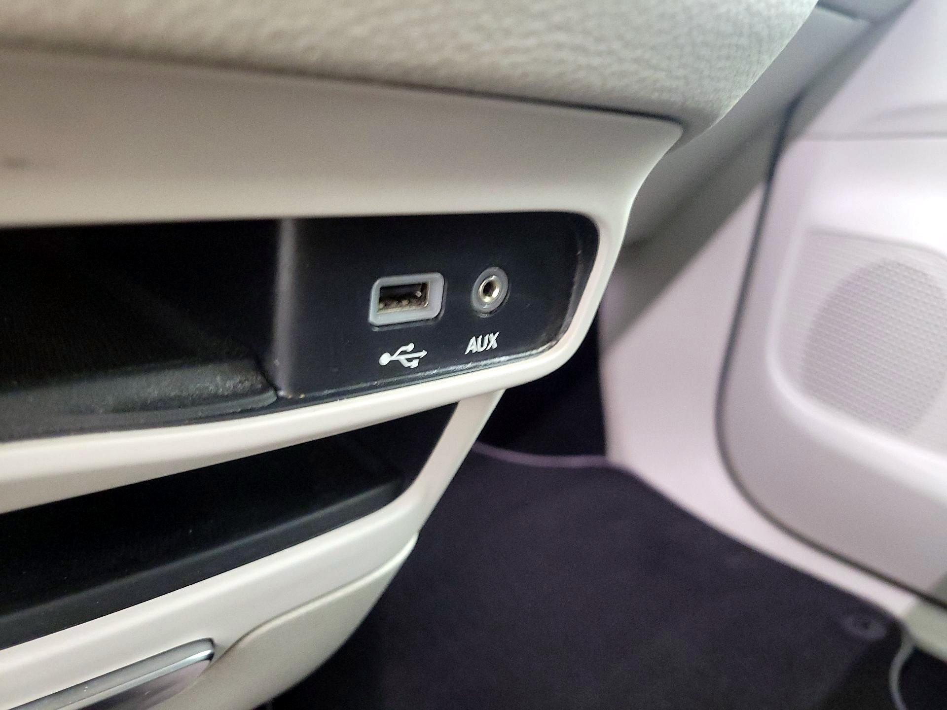 Thumbnail: 2019 Chrysler Pacifica - 19