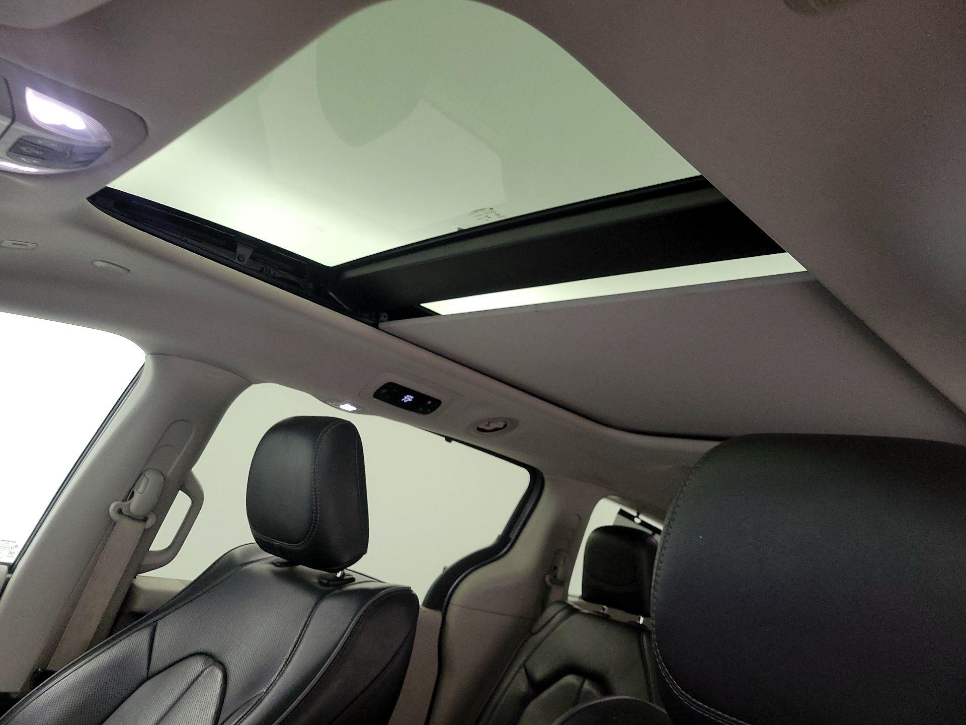 Thumbnail: 2019 Chrysler Pacifica - 20