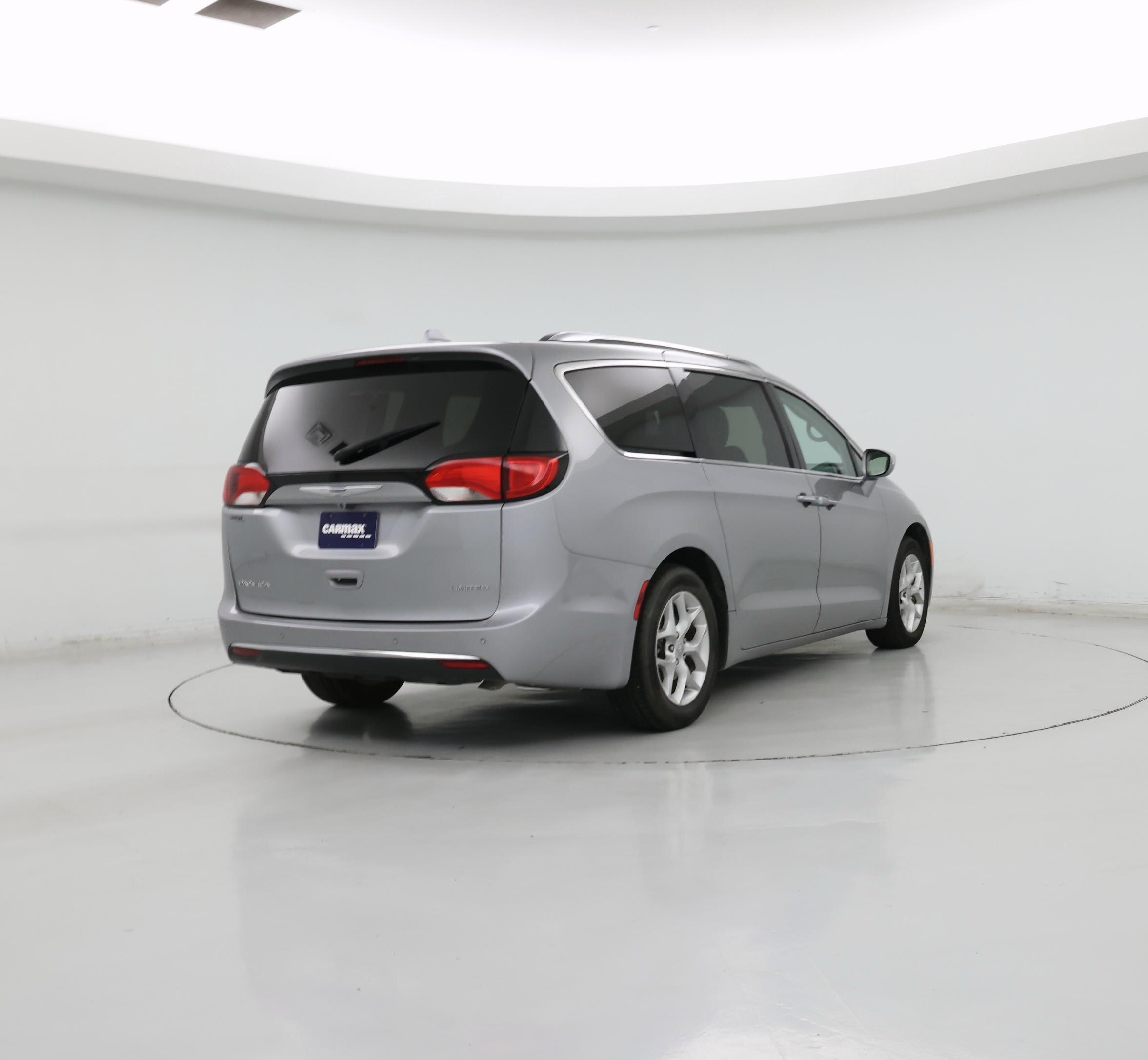 Thumbnail: 2019 Chrysler Pacifica - 8