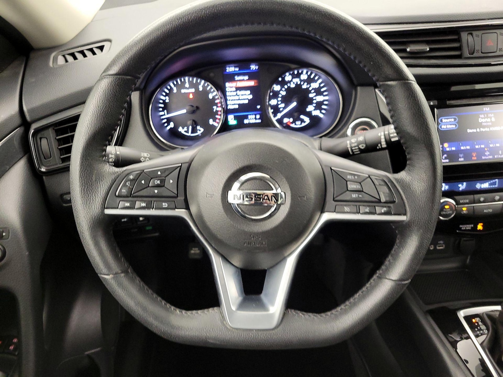 2019 Nissan Rogue SV - Photo 11