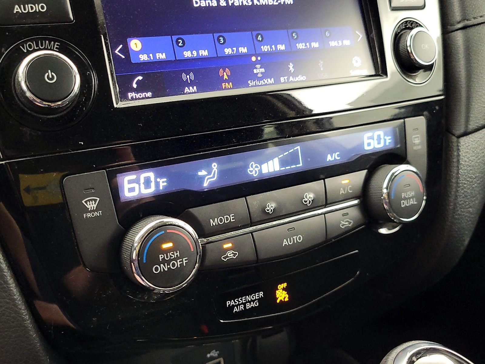 2019 Nissan Rogue SV - Photo 17