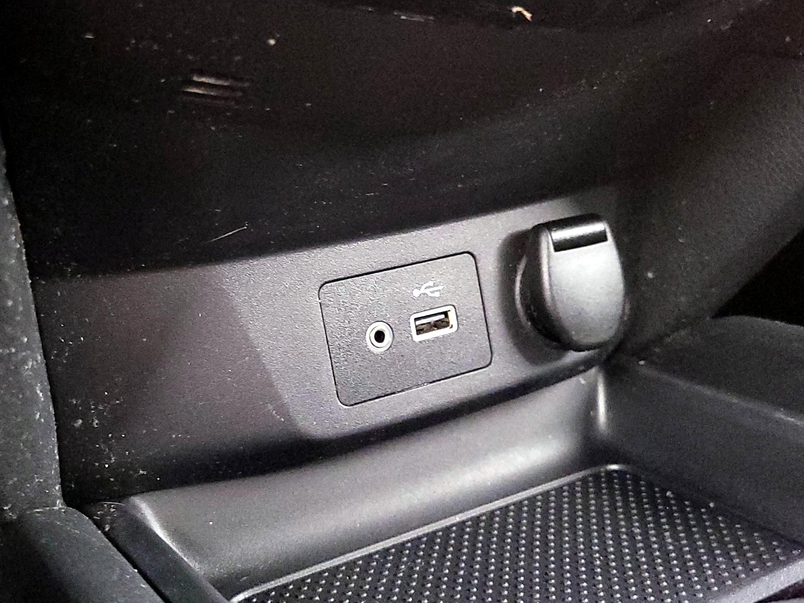 2019 Nissan Rogue SV - Photo 19