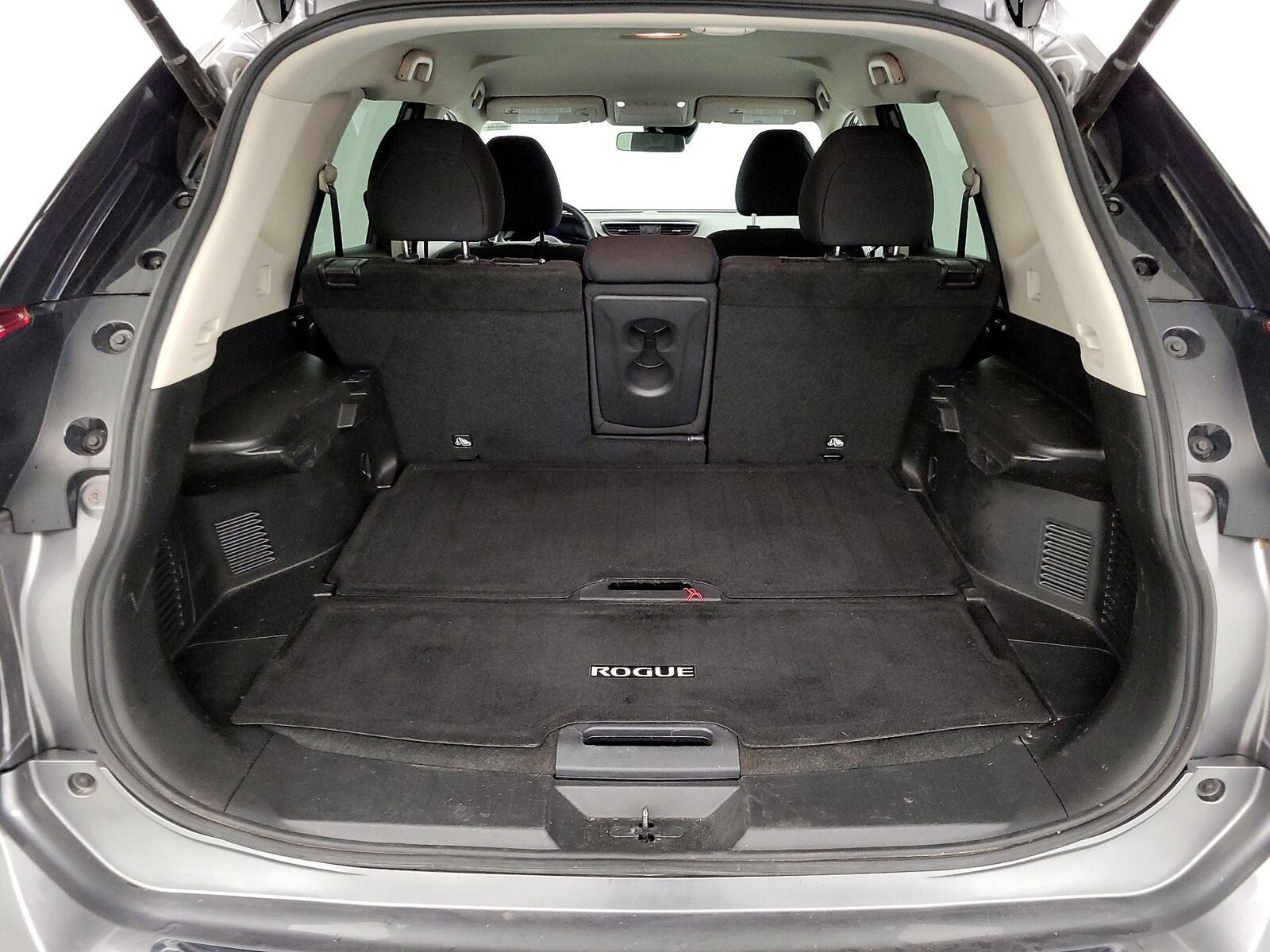 2019 Nissan Rogue SV - Photo 21