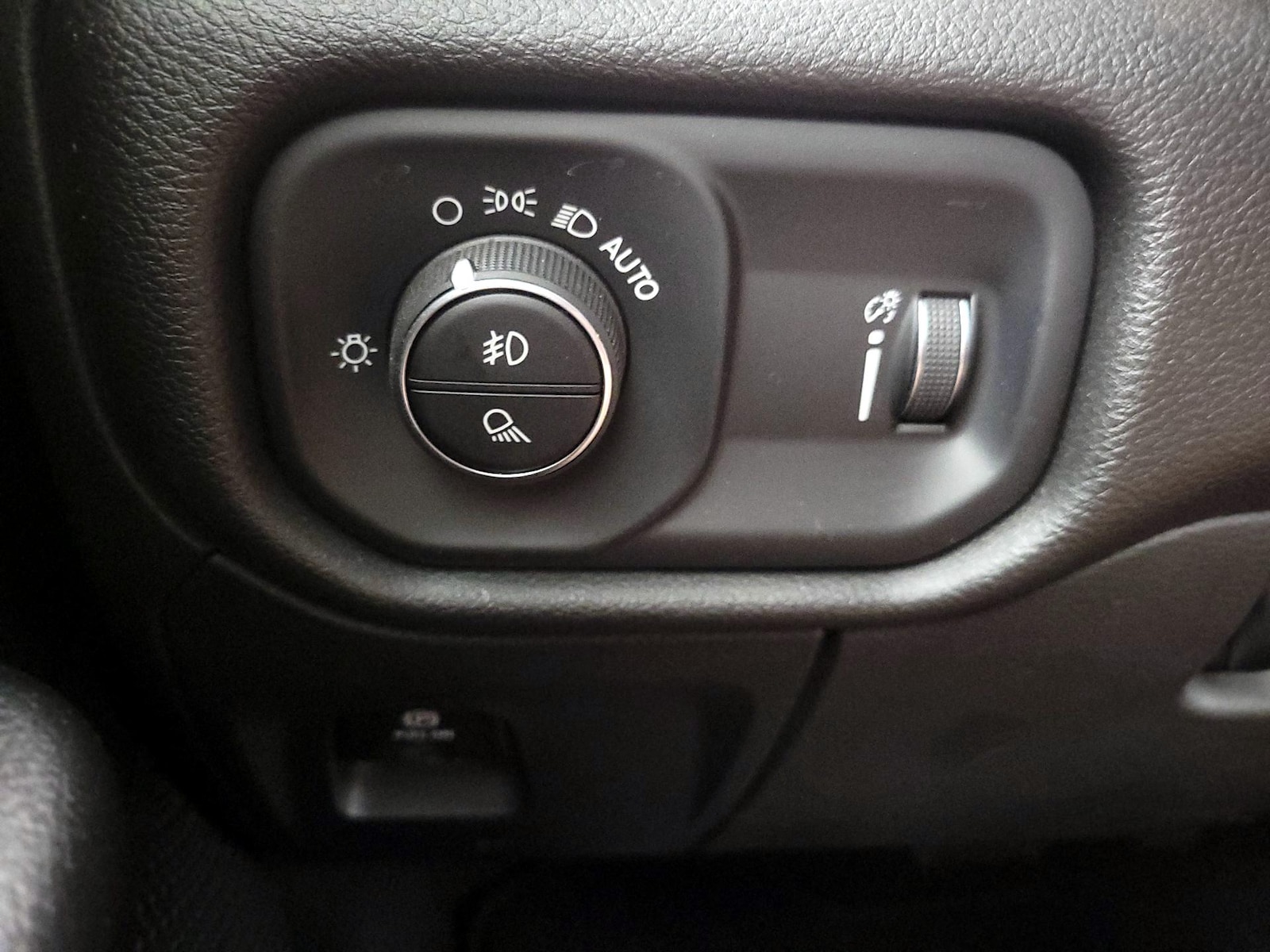 2024 RAM Ram 1500 Pickup Tradesman - Photo 14