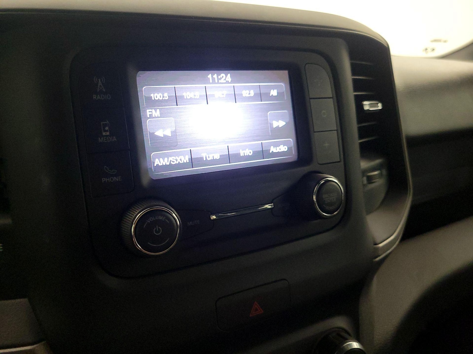 2024 RAM Ram 1500 Pickup Tradesman - Photo 16