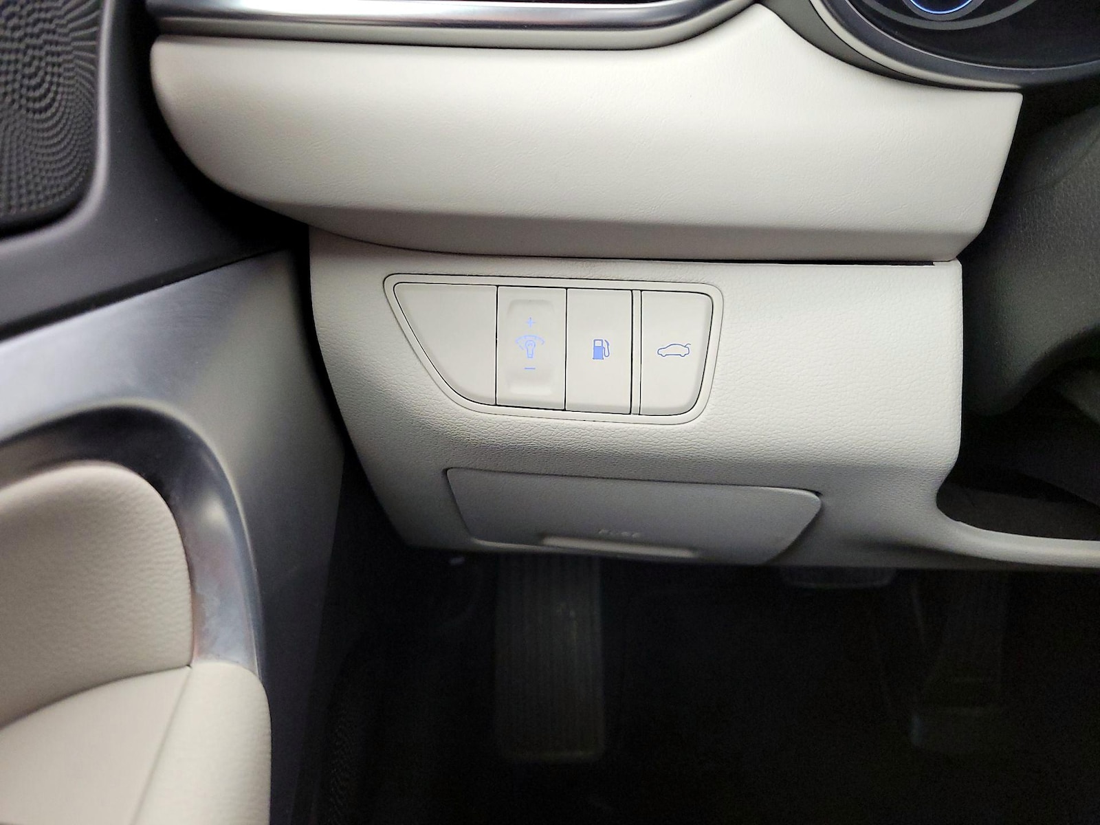 2025 GENESIS G70 Standard - Photo 12