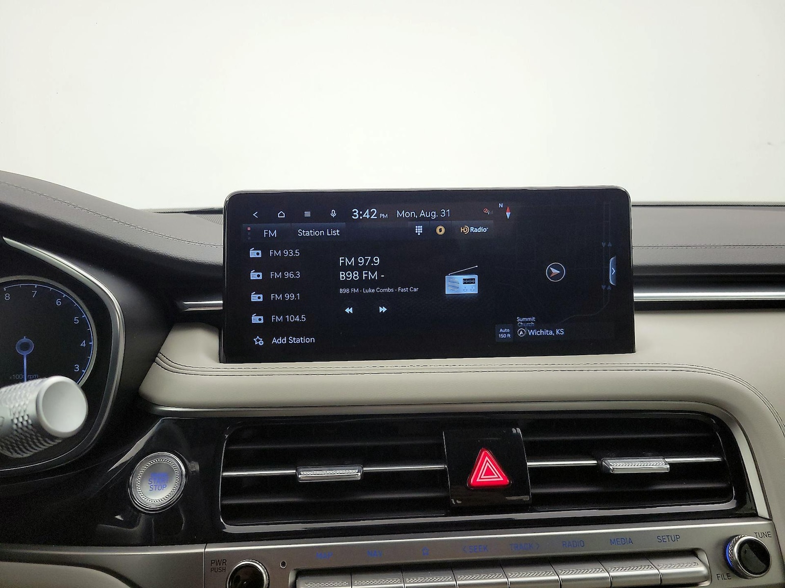 2025 GENESIS G70 Standard - Photo 15
