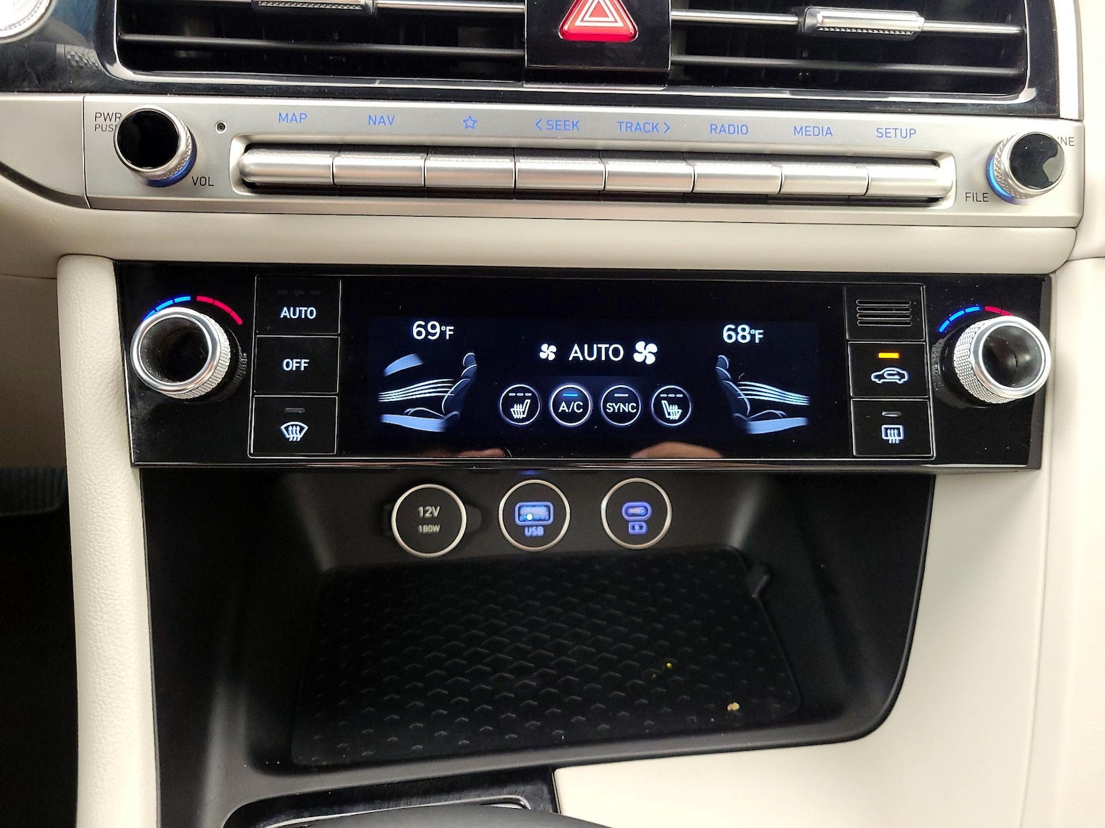 2025 GENESIS G70 Standard - Photo 16