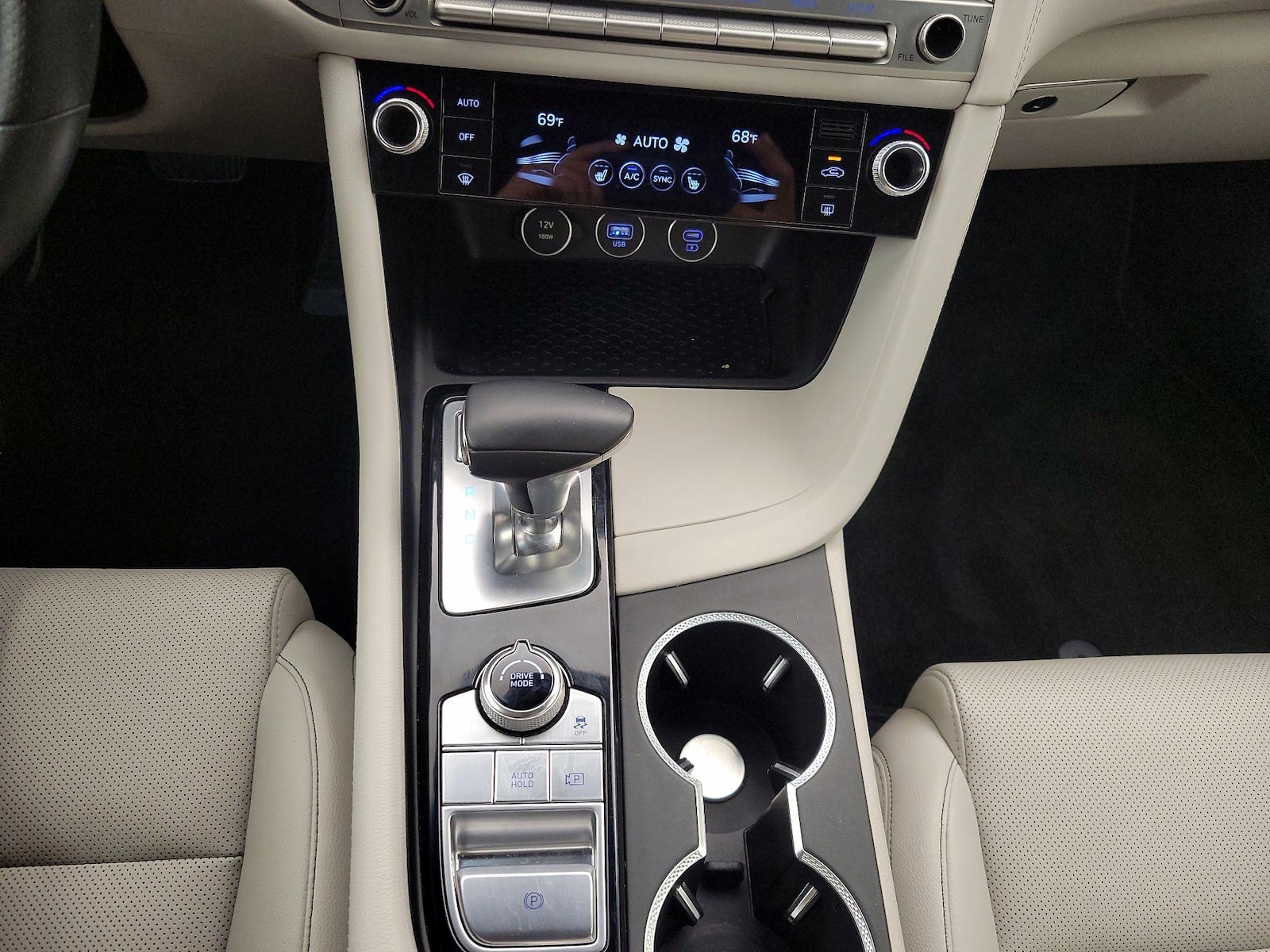 2025 GENESIS G70 Standard - Photo 17