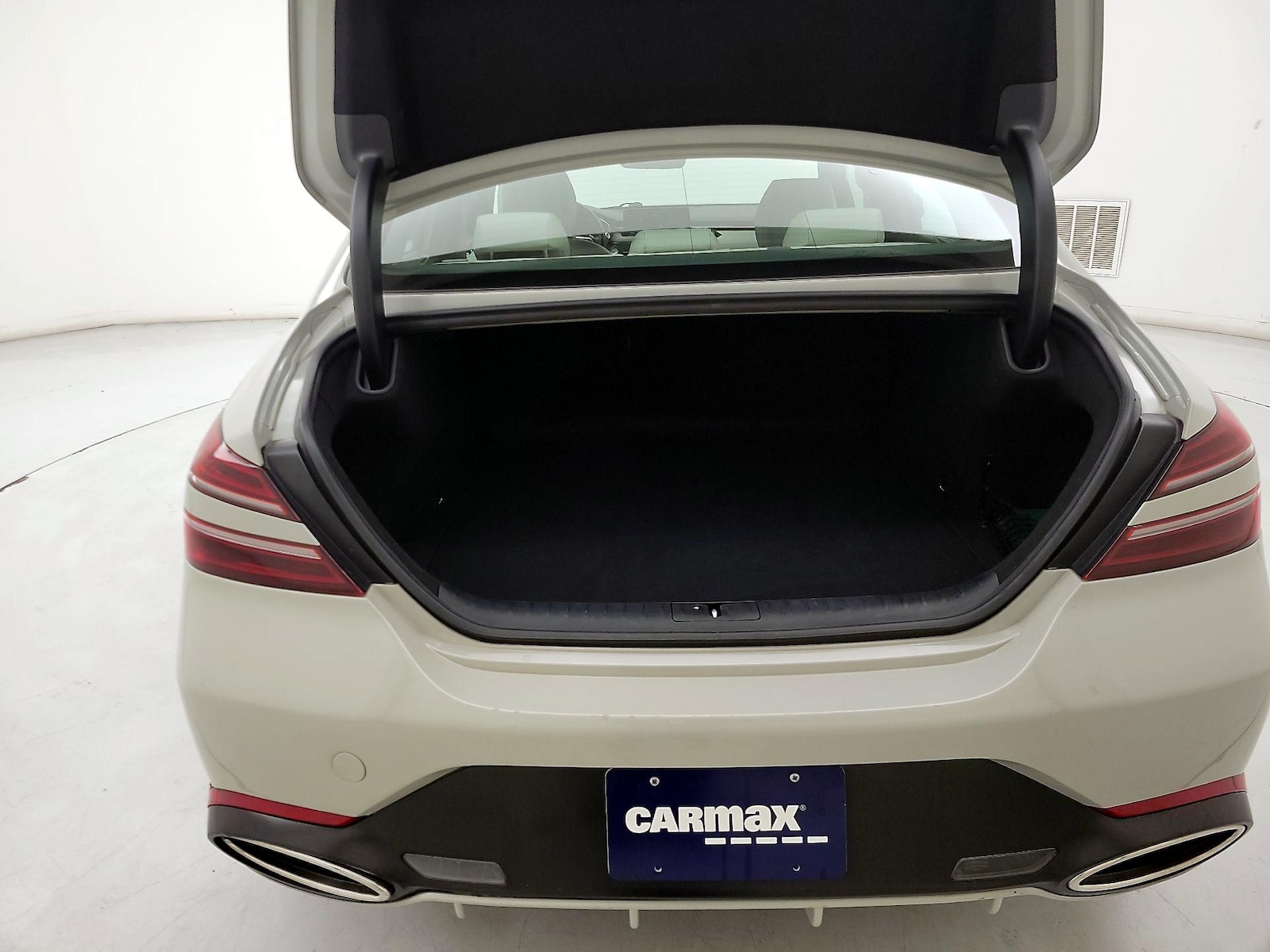 2025 GENESIS G70 Standard - Photo 21
